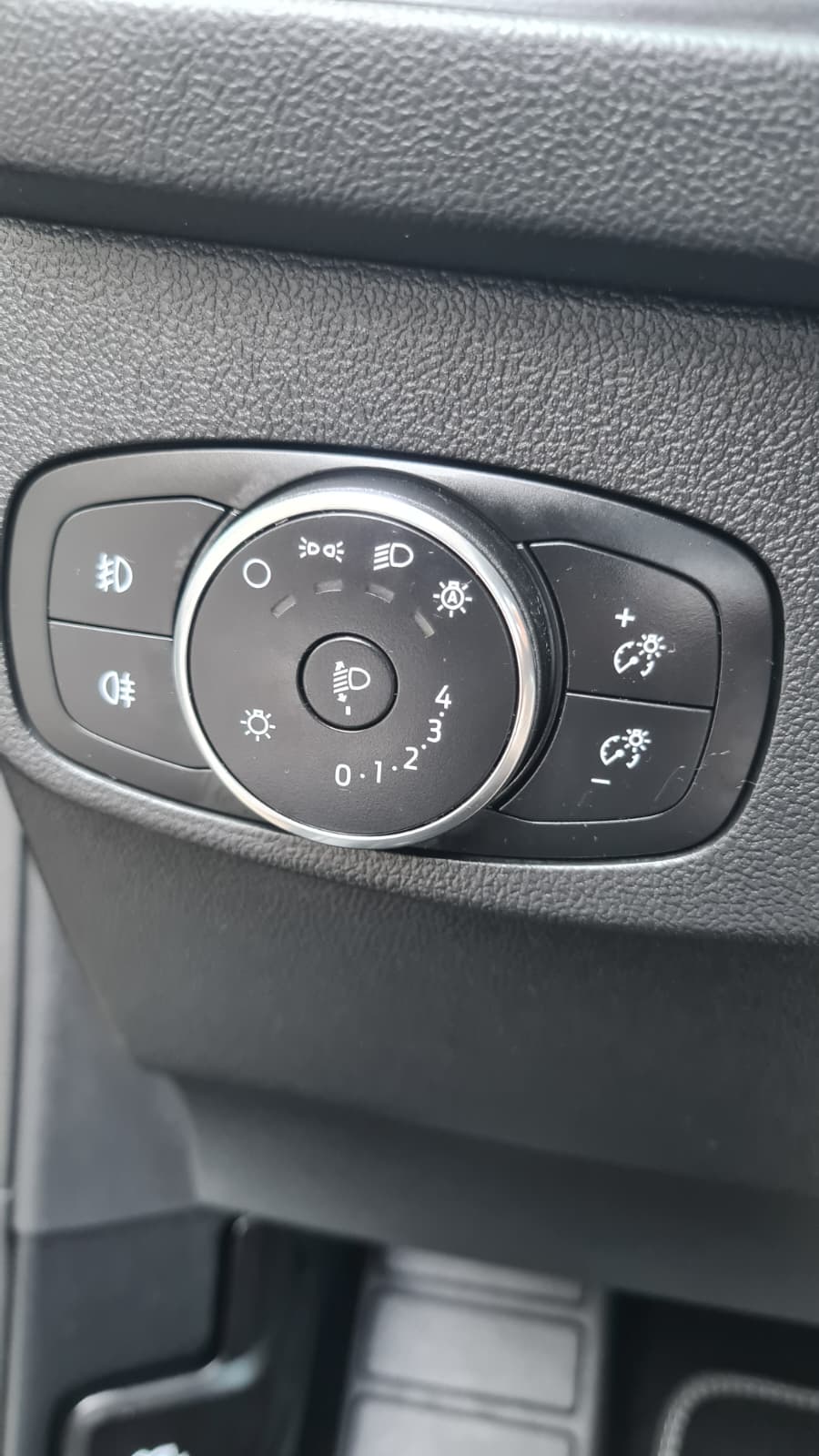 FORD Focus 1.0 MHEV Titanium X Automat-image-12