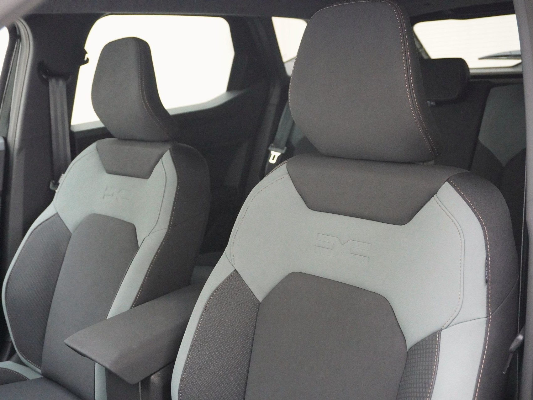 DACIA Duster 1.2 Hybrid Extreme 4x4-image-13