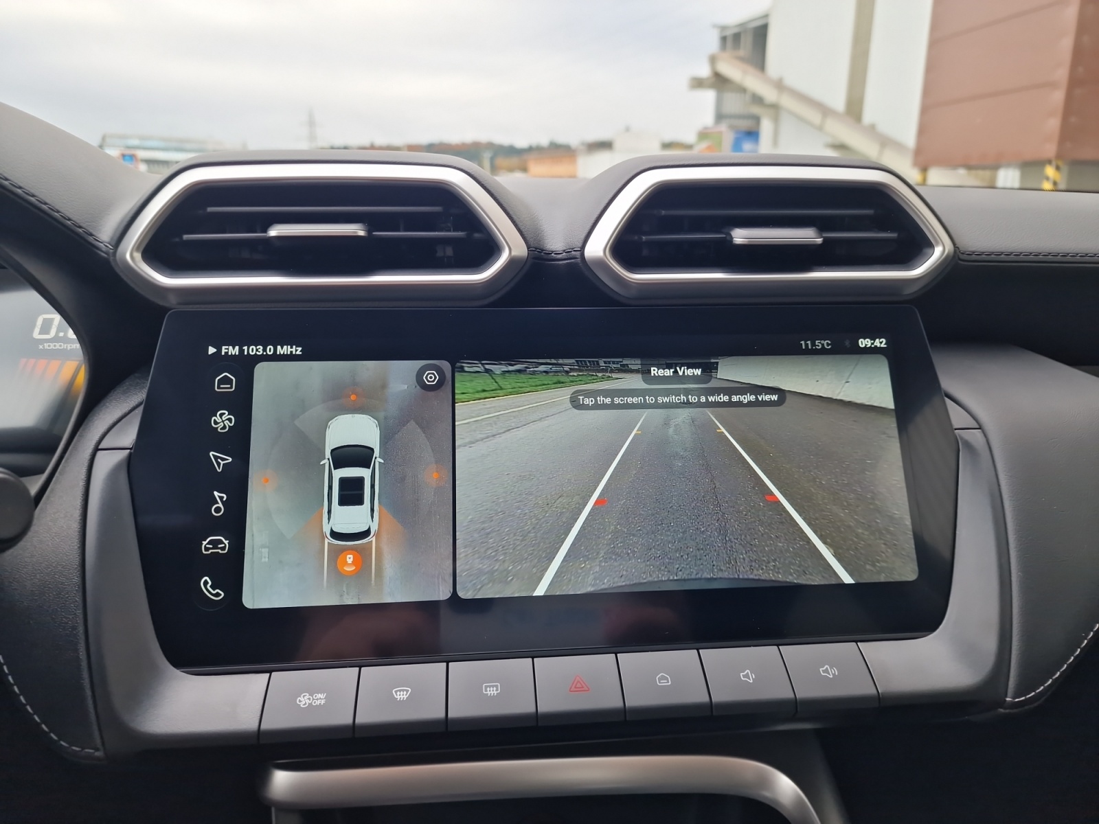 MG ZS 1.5 Hybrid+ Luxury-image-17