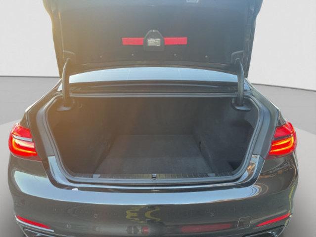 BMW 7er Reihe G12 750Ld xDrive SAG-image-13