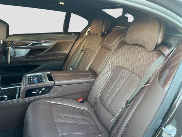 BMW 7er Reihe G12 750Ld xDrive SAG-image-9
