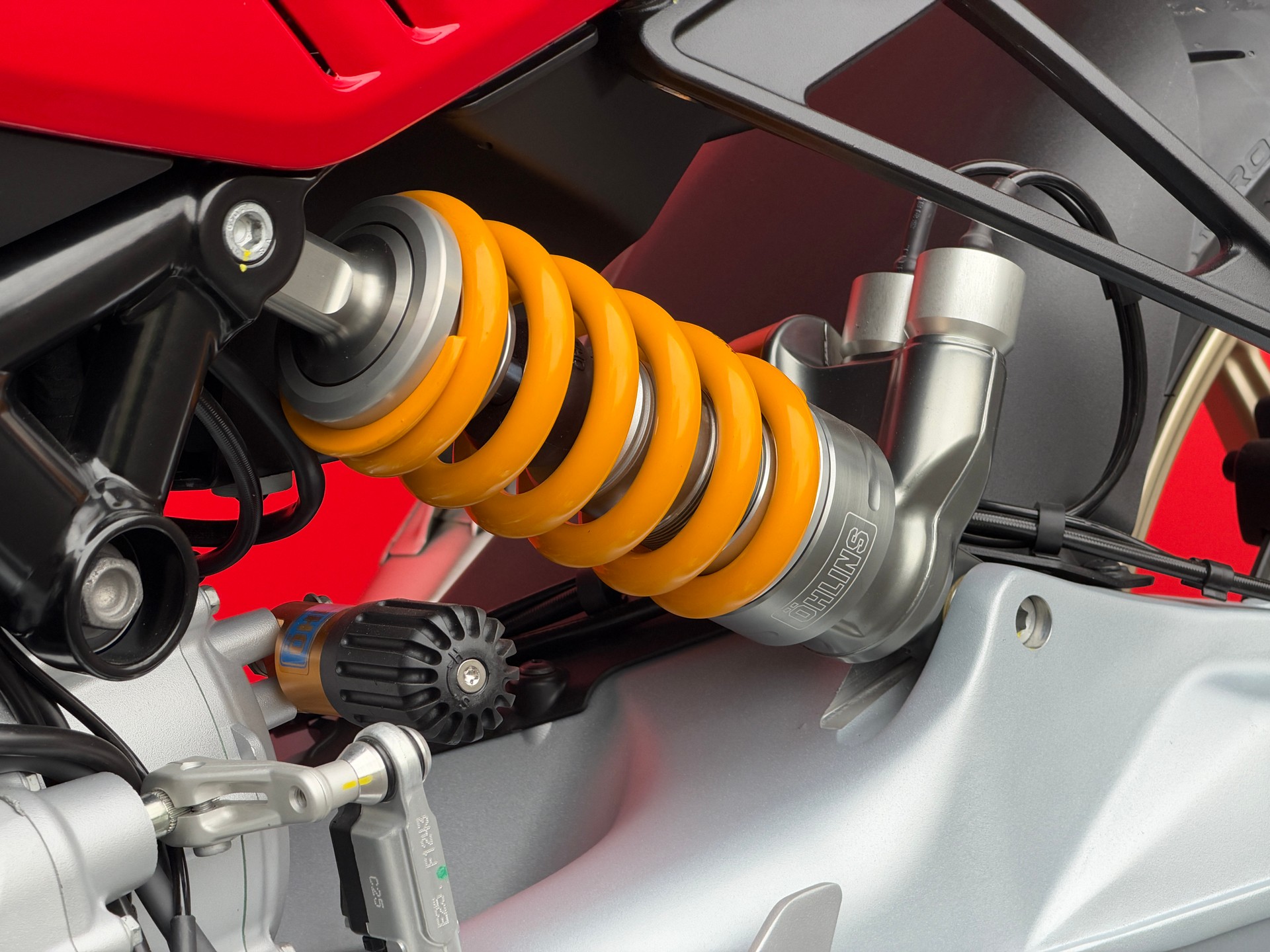 MOTO GUZZI V100 Mandello S E5+-image-5