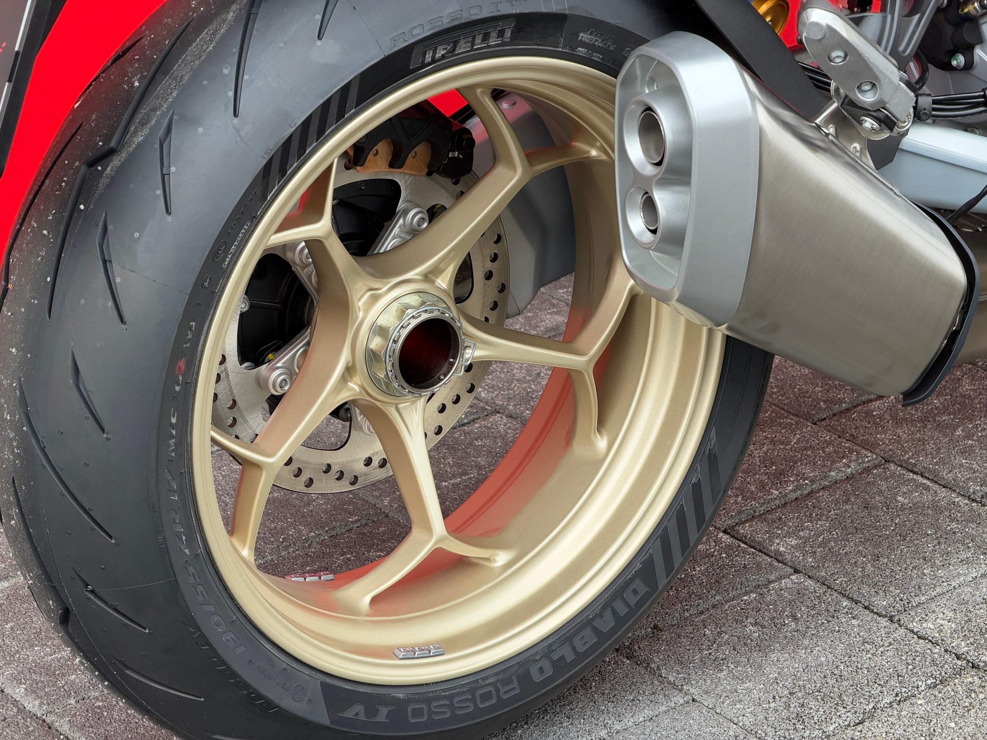 MOTO GUZZI V100 Mandello S E5+-image-13
