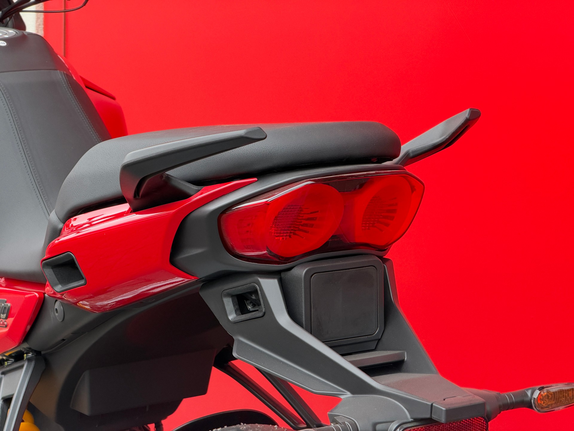 MOTO GUZZI V100 Mandello S E5+-image-9