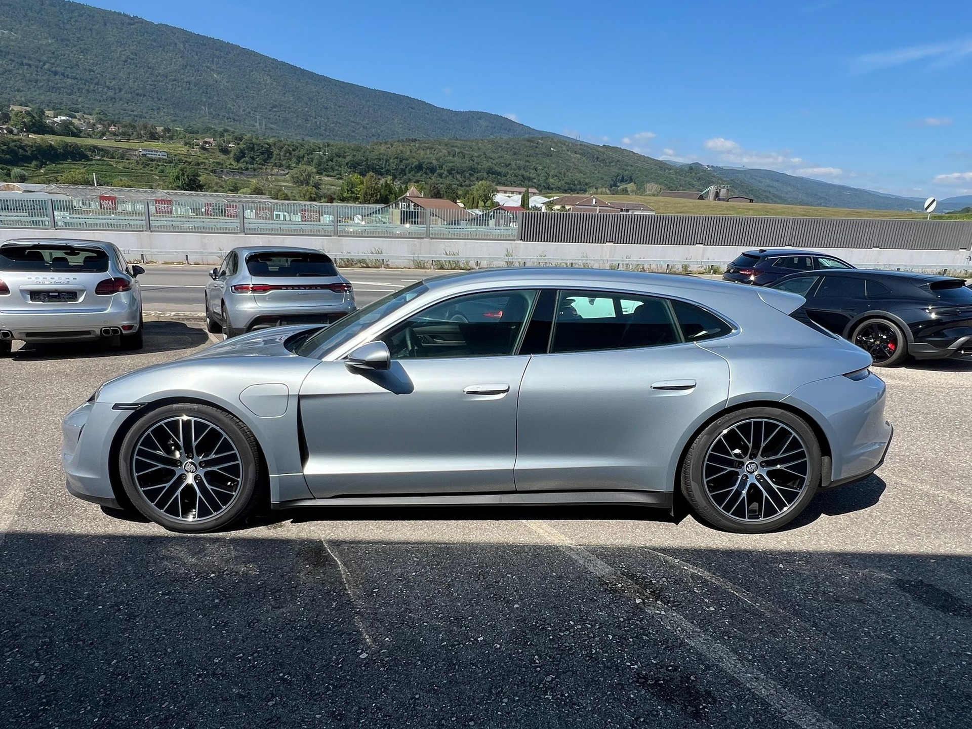 PORSCHE Taycan 4S sport Turismo-image-4