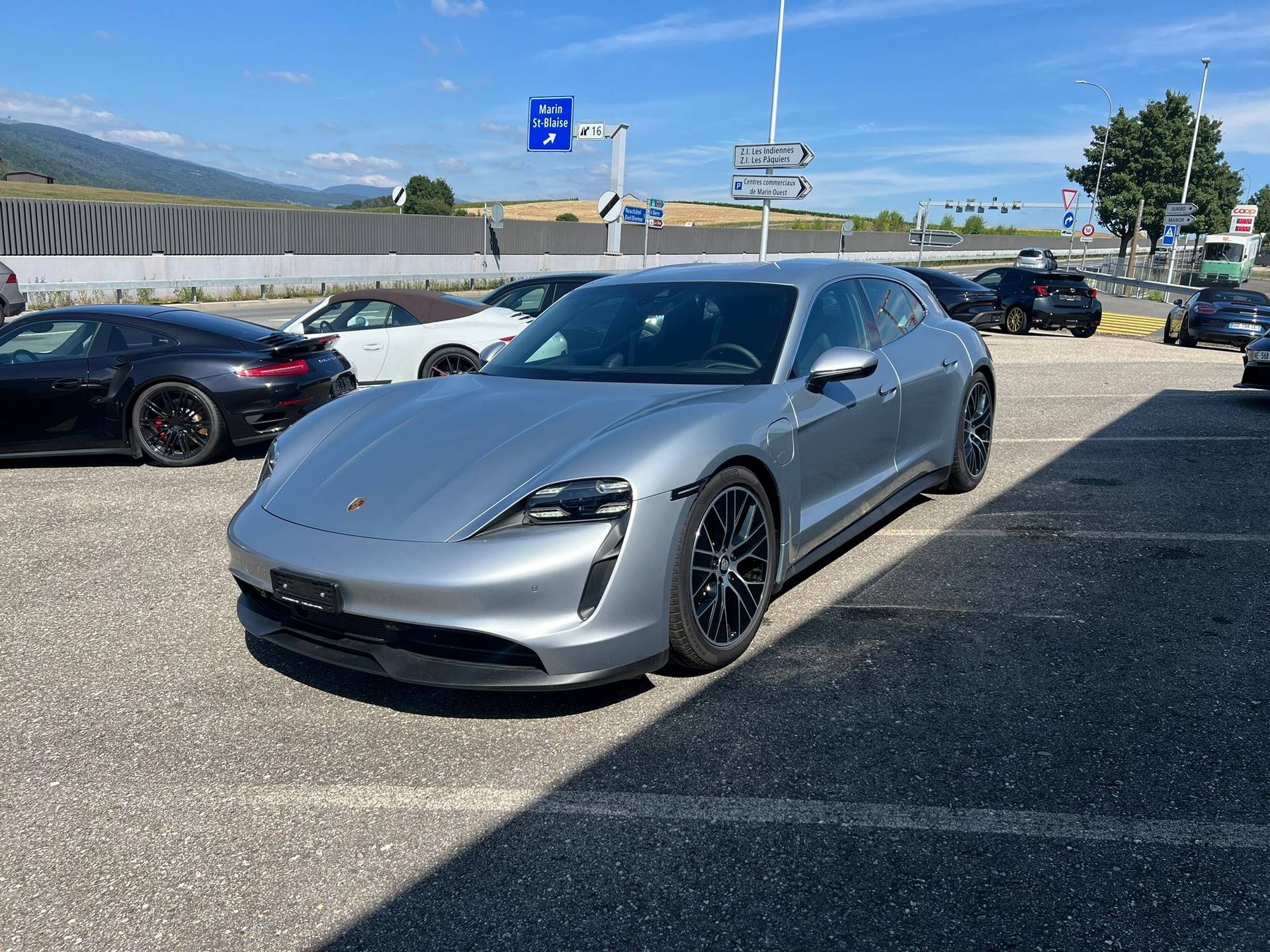 PORSCHE Taycan 4S sport Turismo-showroom-element-3