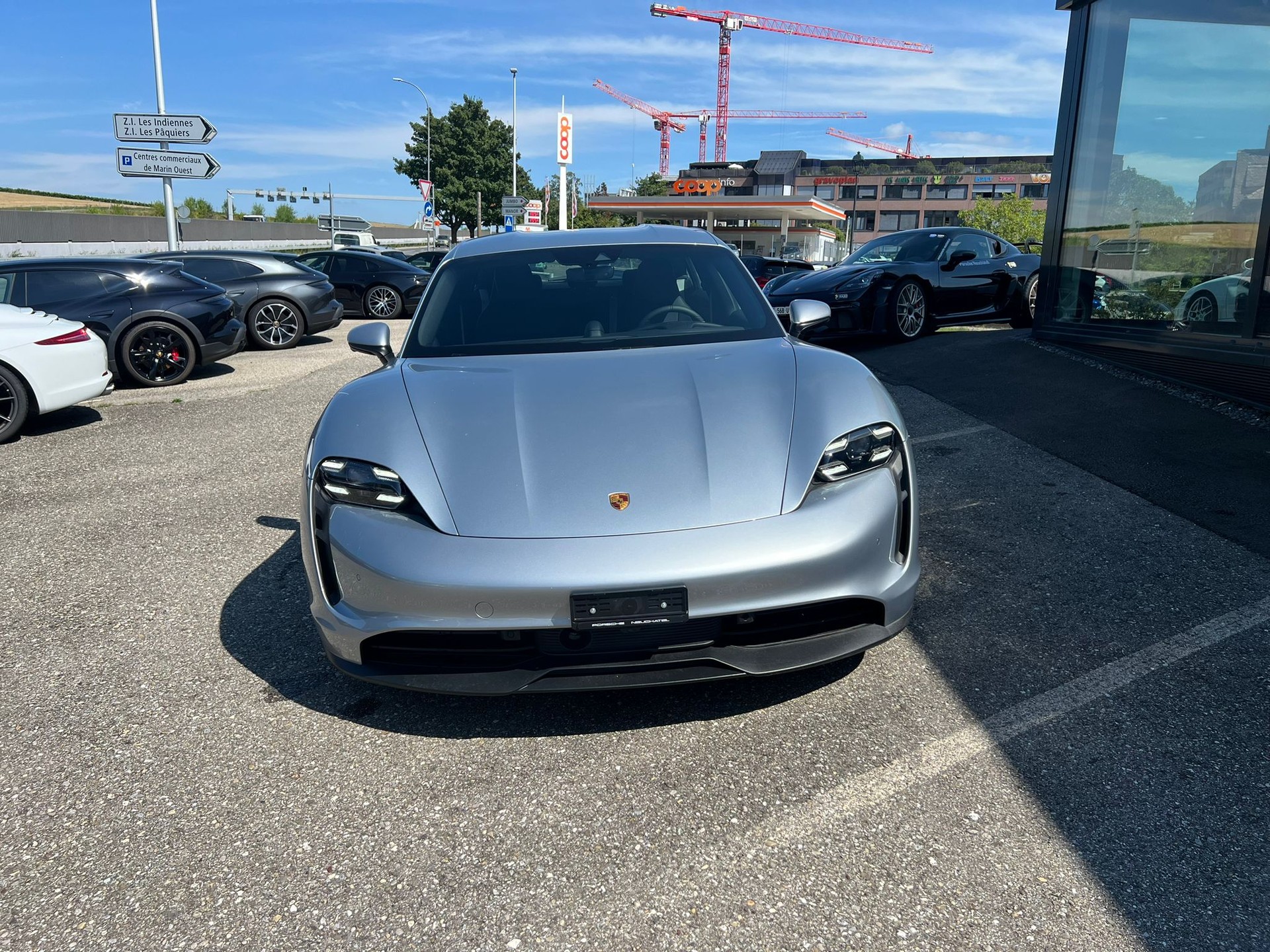 PORSCHE Taycan 4S sport Turismo-showroom-element-2