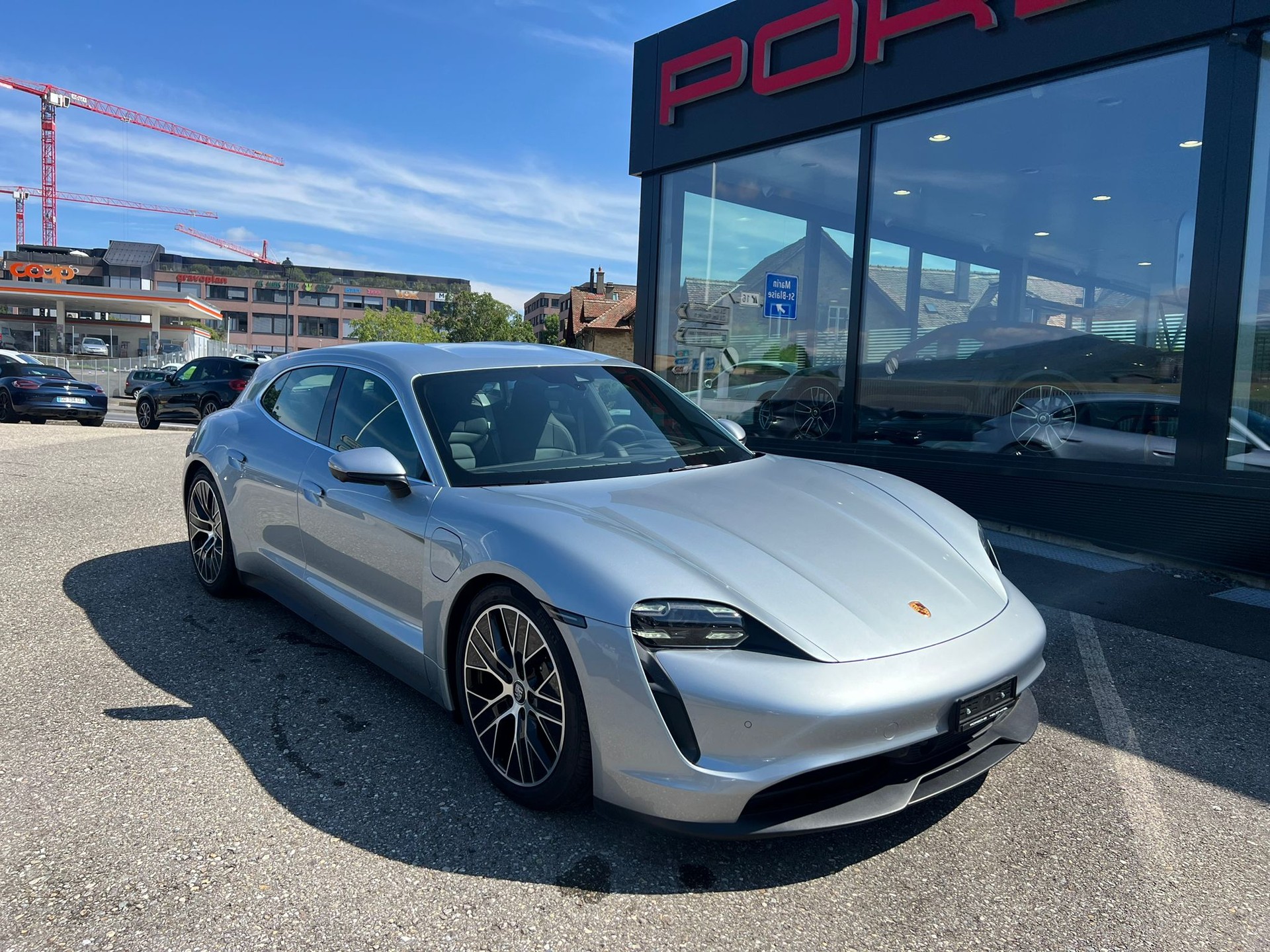 PORSCHE Taycan 4S sport Turismo-showroom-element-1
