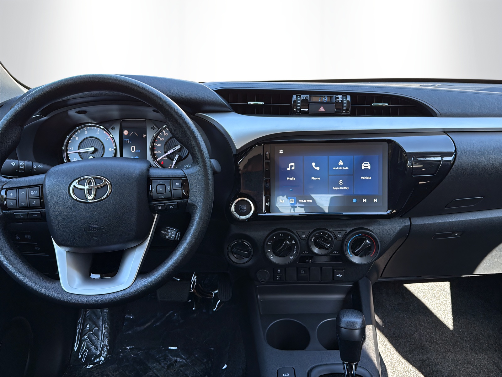 TOYOTA Hilux Double Cab.-Chassis 2.4 D-4D 150 Comfort-image-7