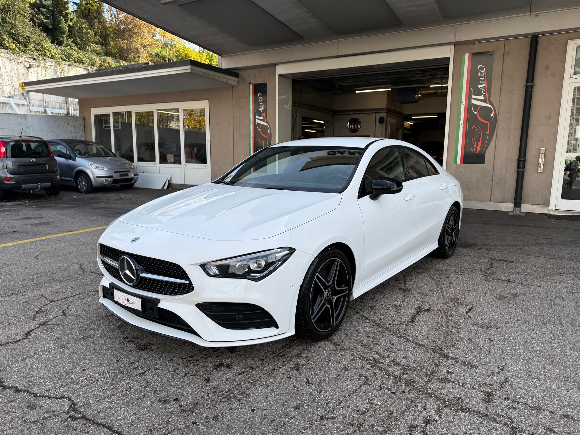 MERCEDES-BENZ CLA 220 d AMG Line 8G-DCT-showroom-element-1