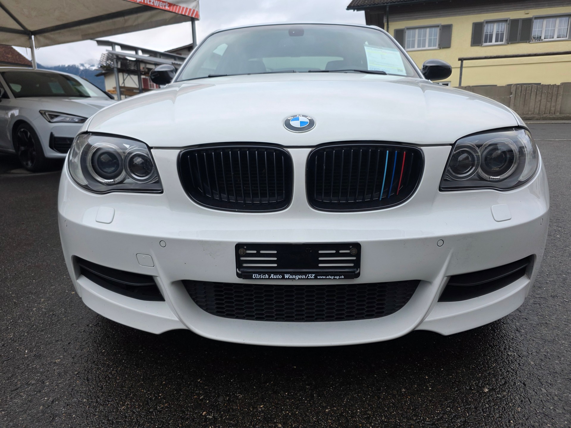 BMW 135i Coupé-showroom-element-1
