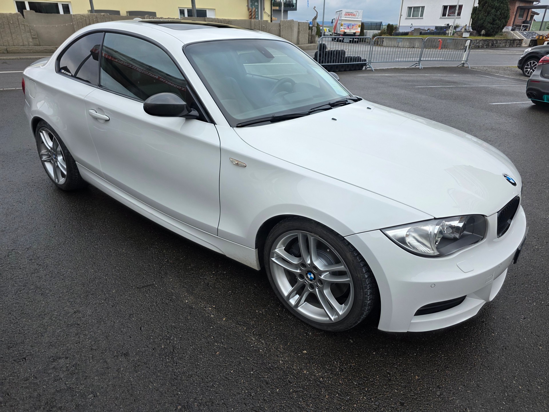 BMW 135i Coupé-showroom-element-3