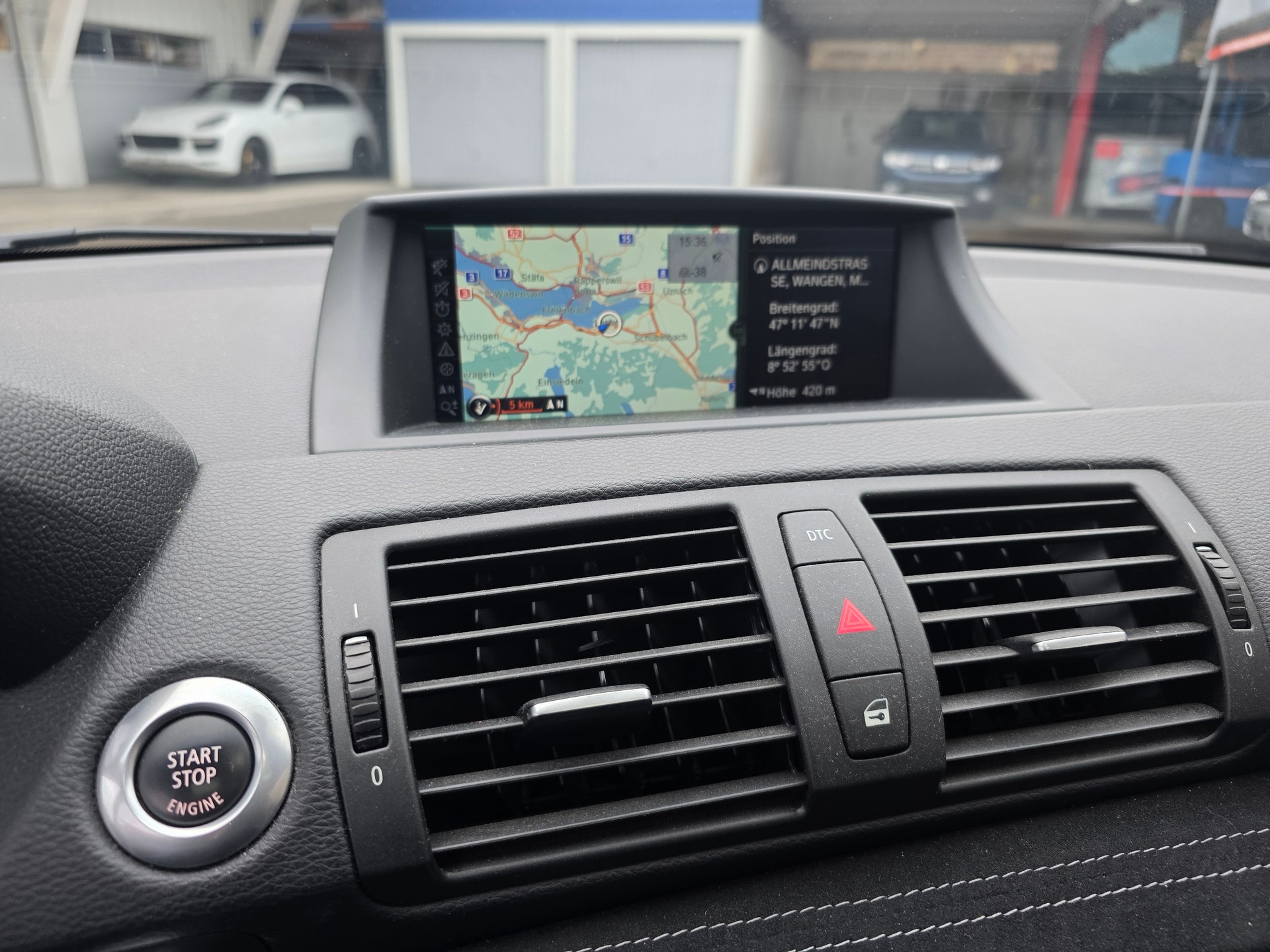 BMW 135i Coupé-image-12