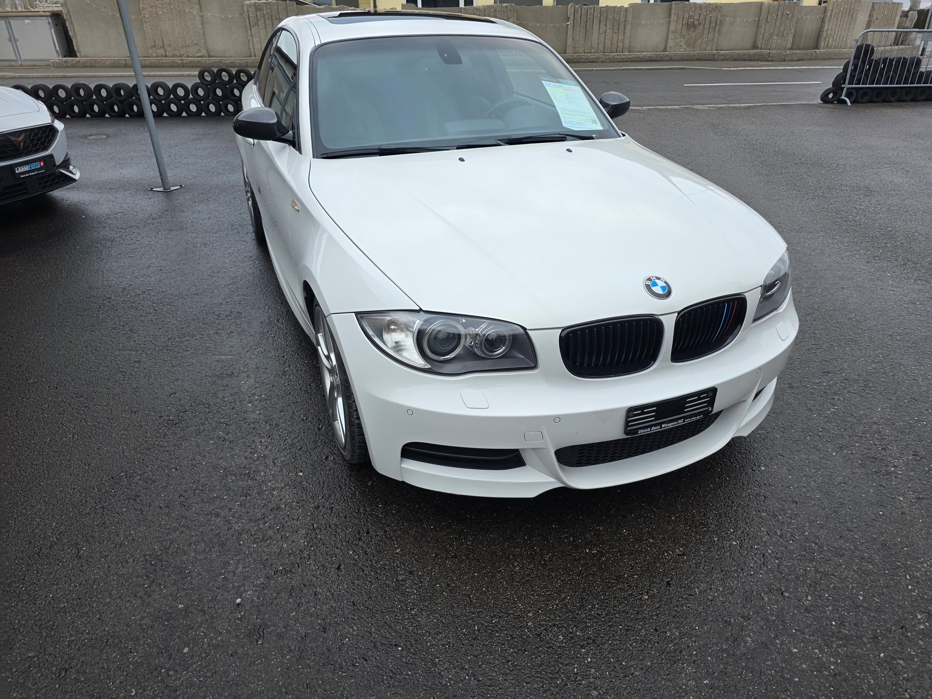BMW 135i Coupé-showroom-element-2