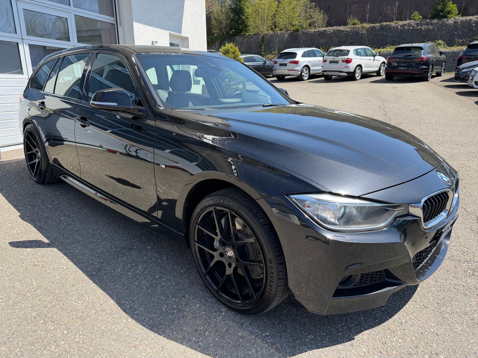 BMW 335i xDrive Touring Steptronic-showroom-element-3