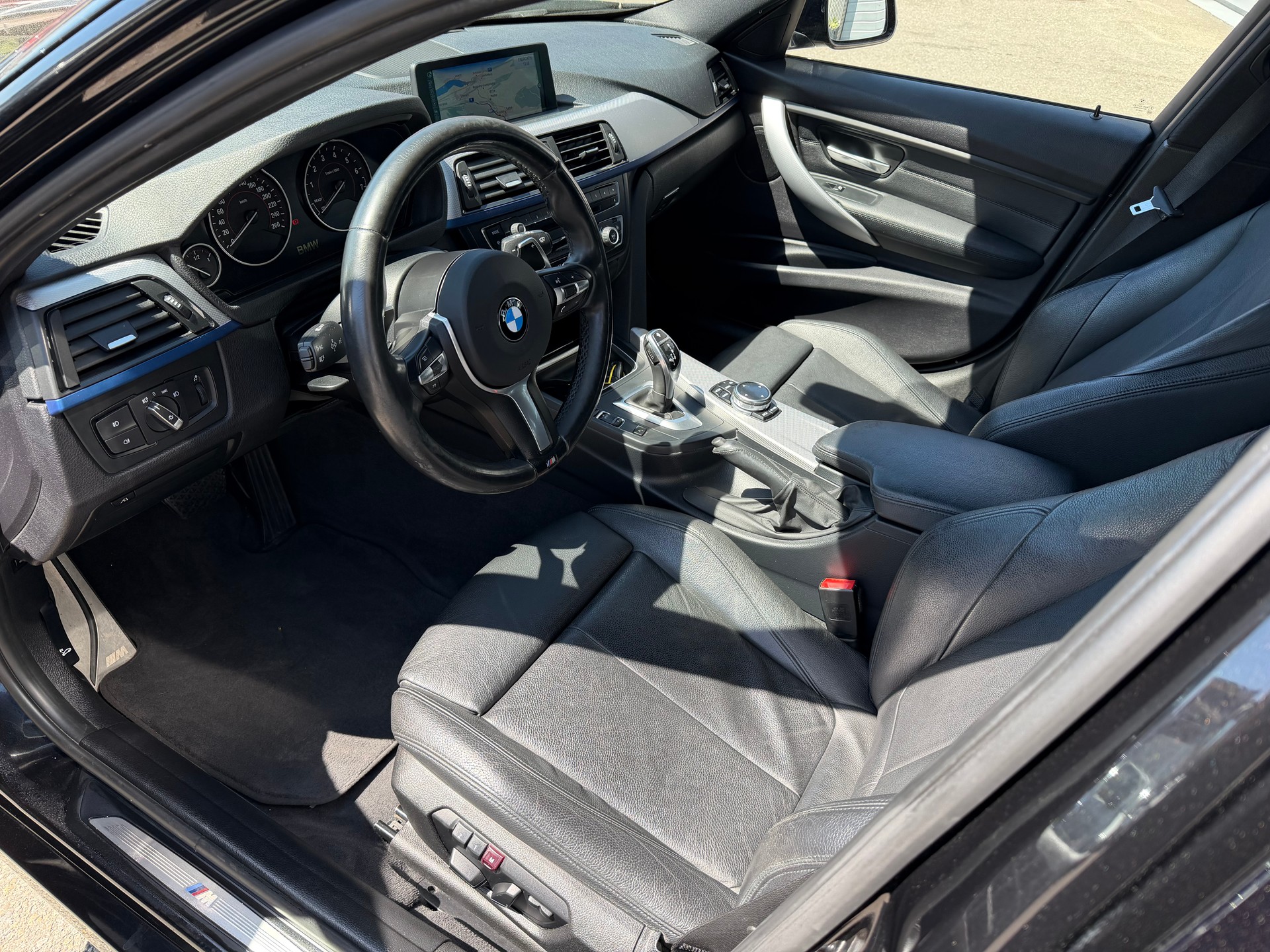 BMW 335i xDrive Touring Steptronic-image-4