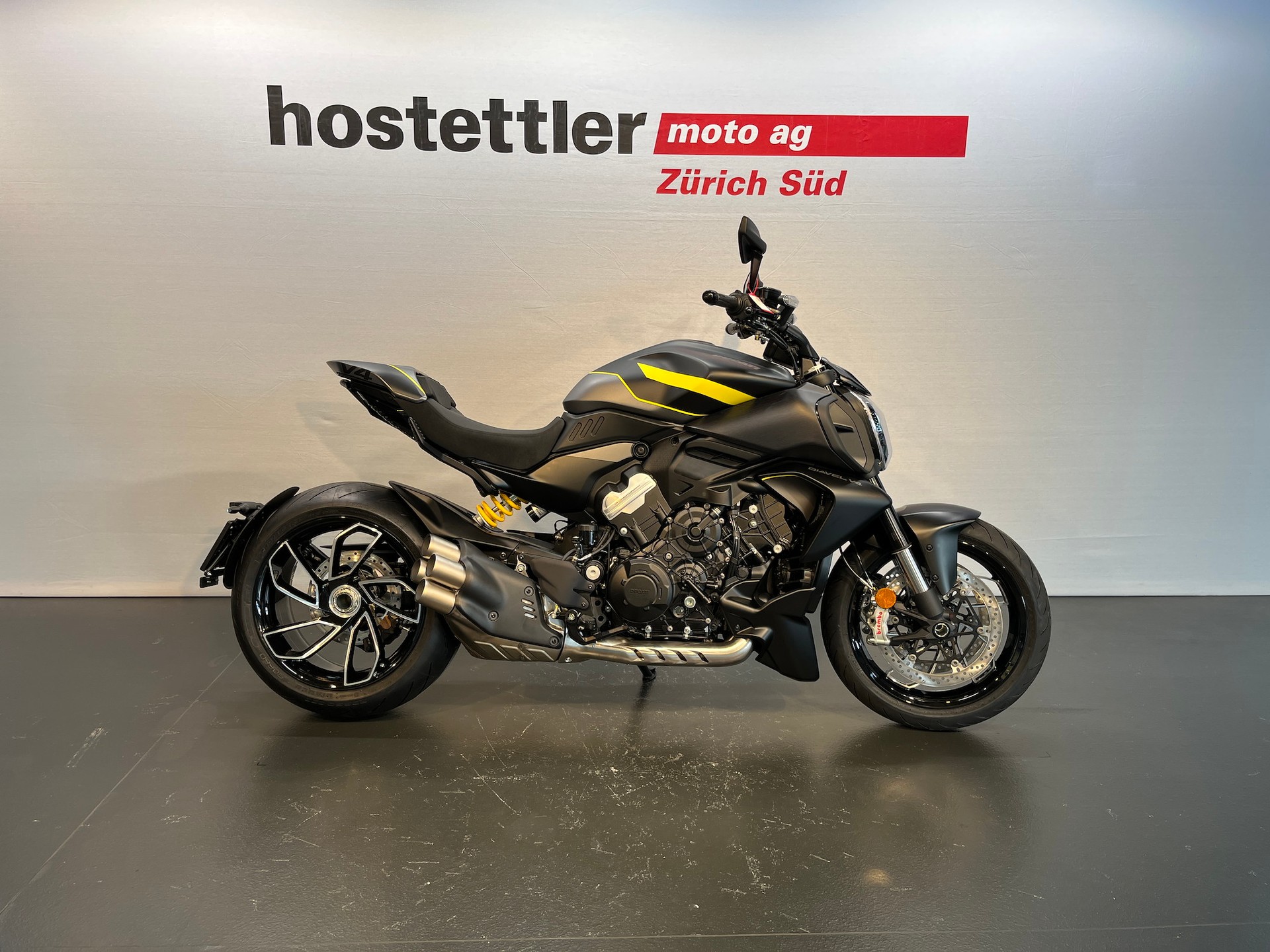 DUCATI Diavel V4-showroom-element-2