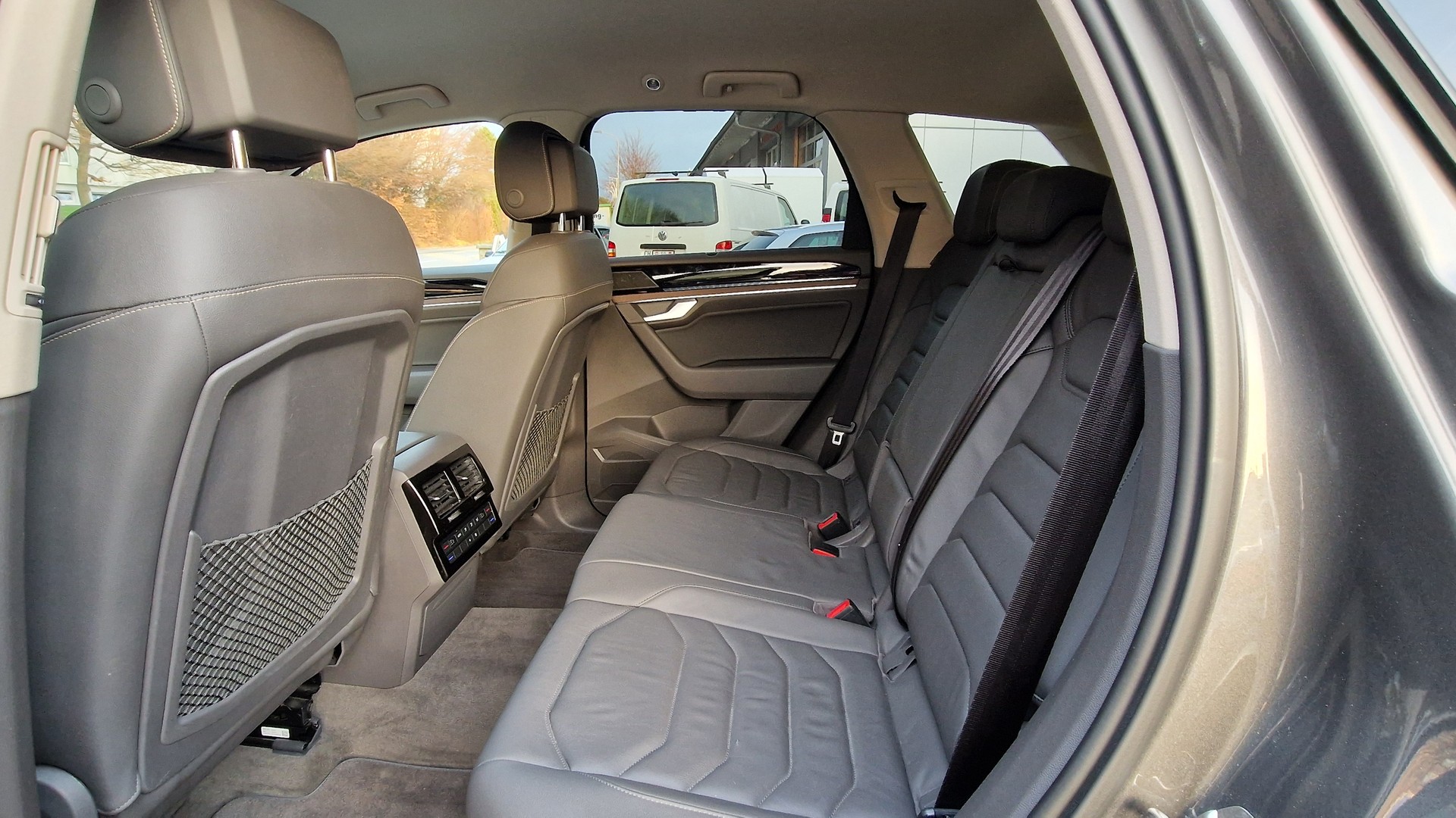 VW Touareg 3.0 TDI Atmosphere Tiptronic-image-9