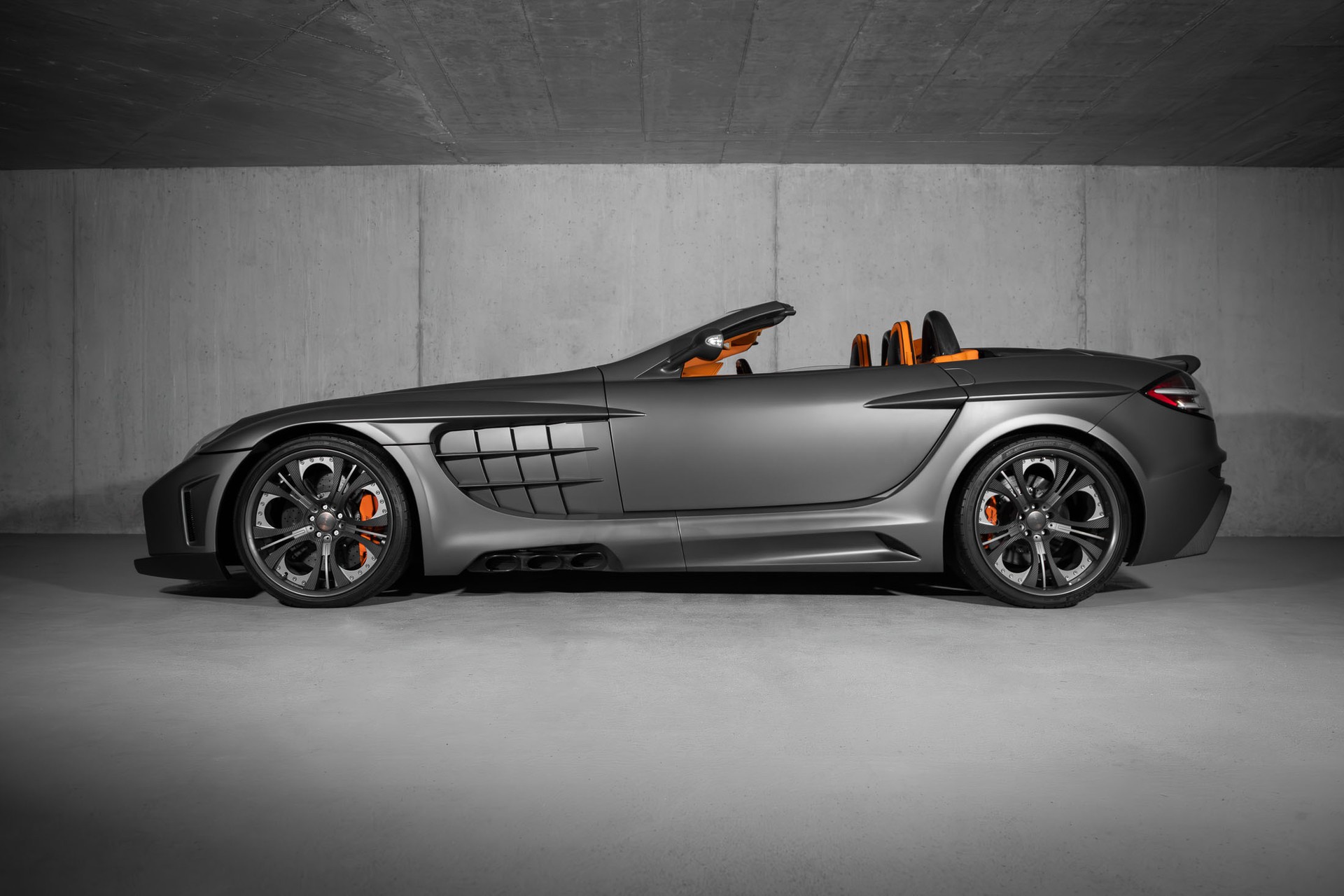 MERCEDES-BENZ McLaren Roadster FAB Design-showroom-element-1