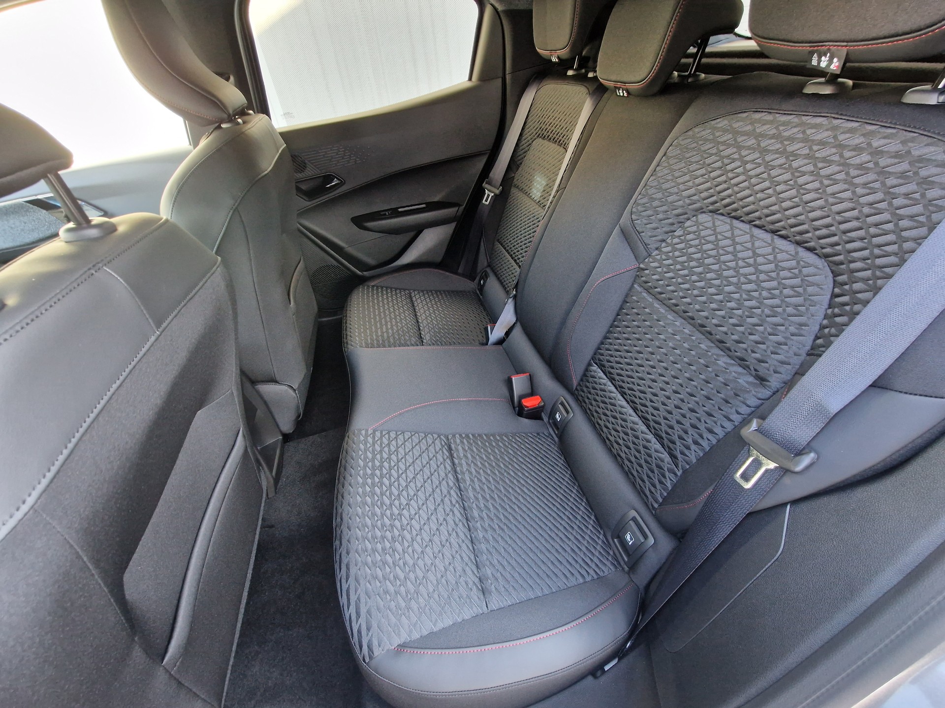 RENAULT Clio 1.8 E-Tech techno-image-4