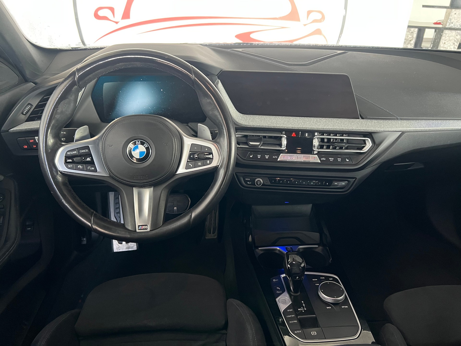 BMW M135i xDrive Steptronic-image-13