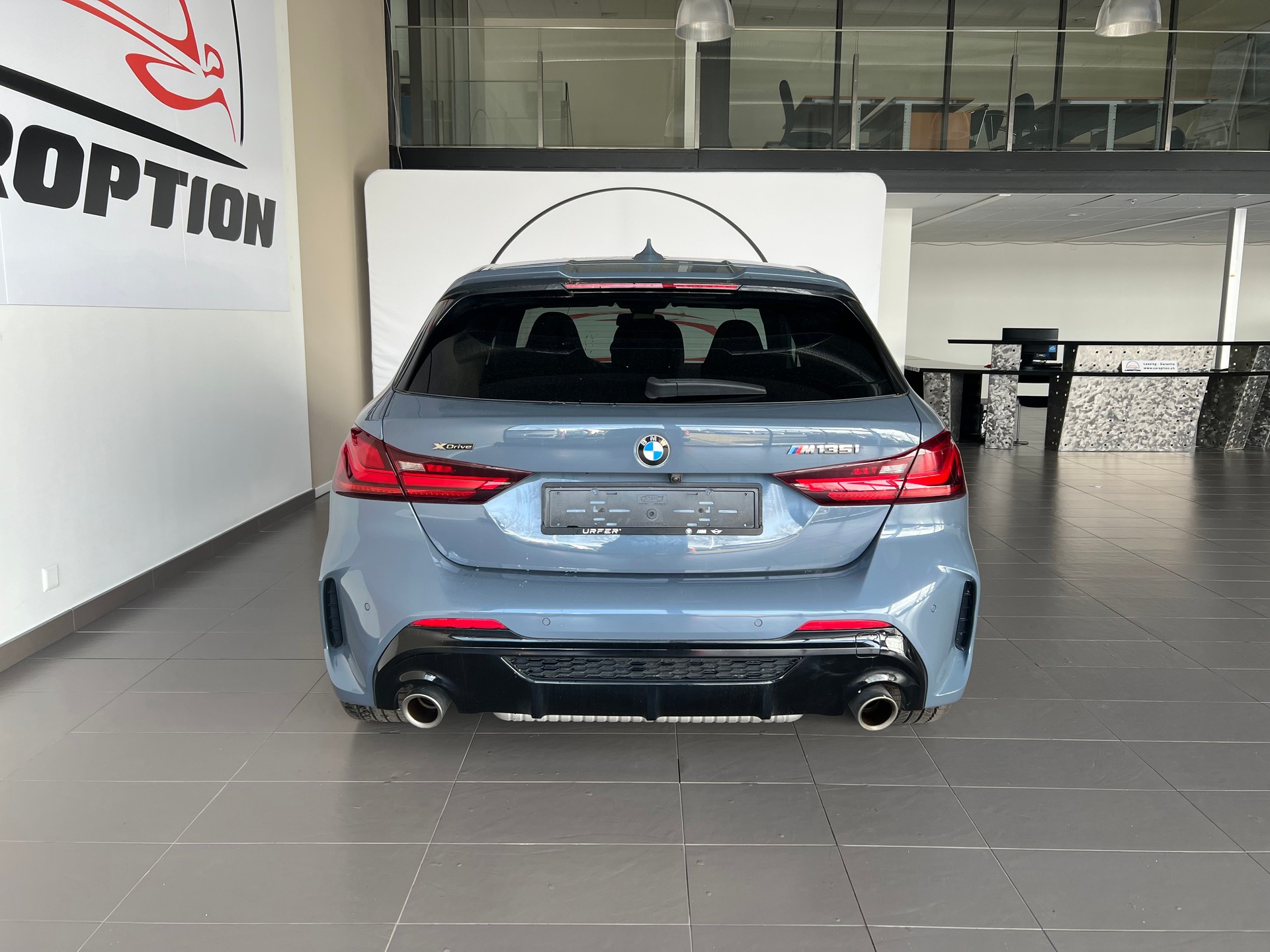 BMW M135i xDrive Steptronic-showroom-element-3