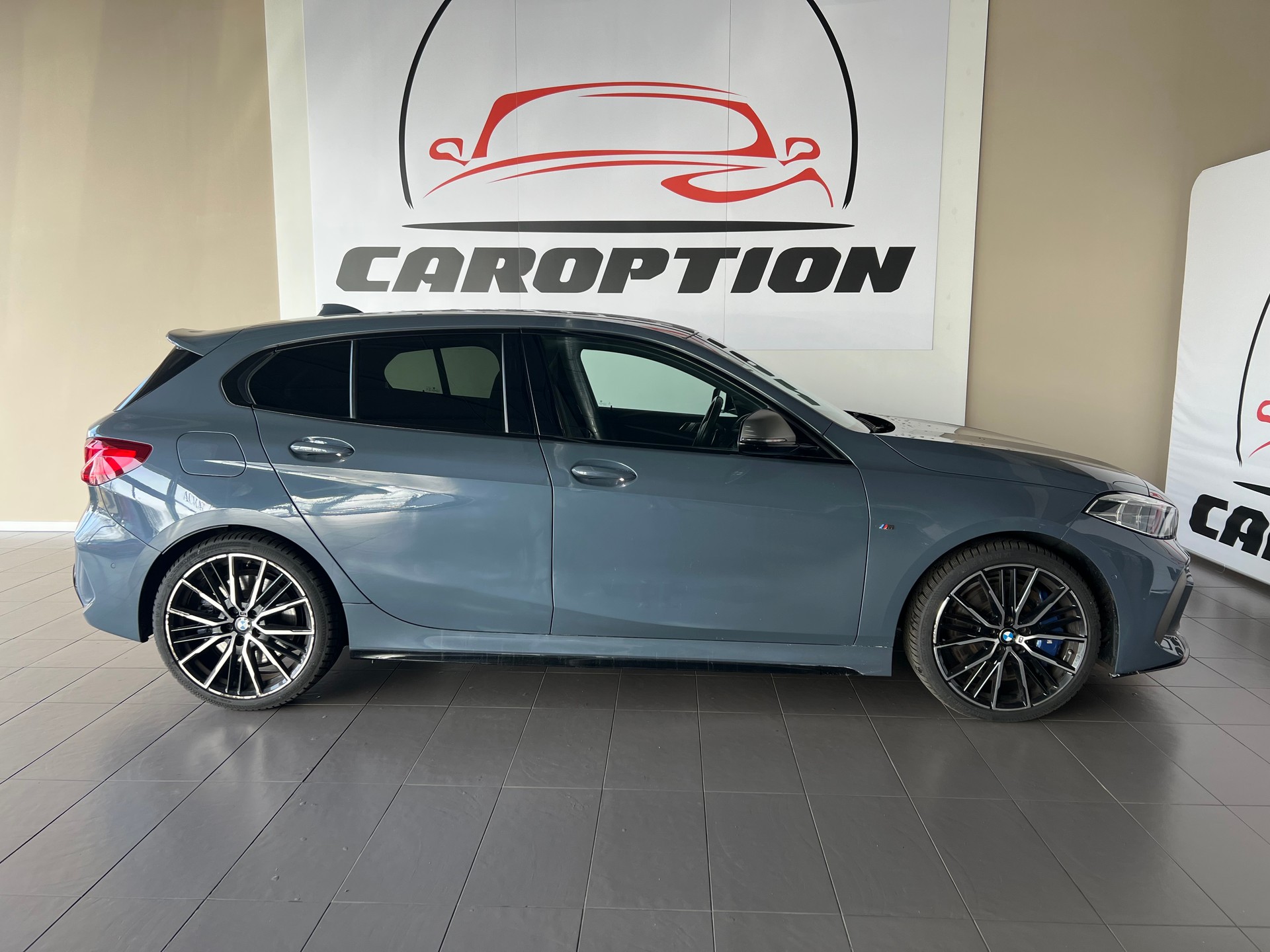 BMW M135i xDrive Steptronic-image-7