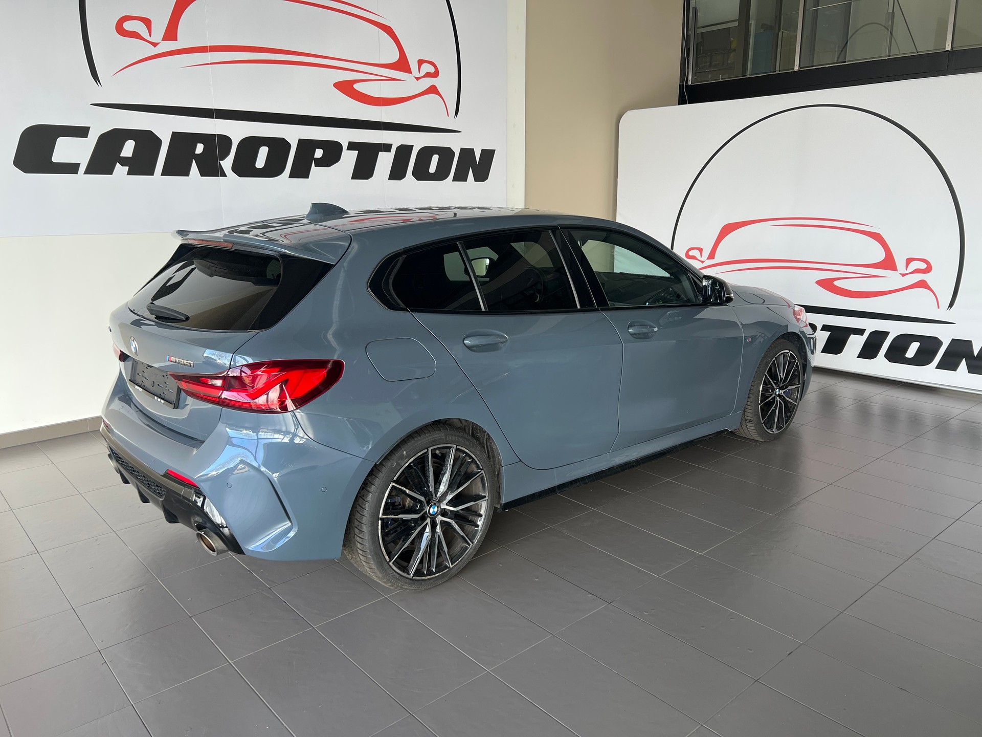 BMW M135i xDrive Steptronic-image-5
