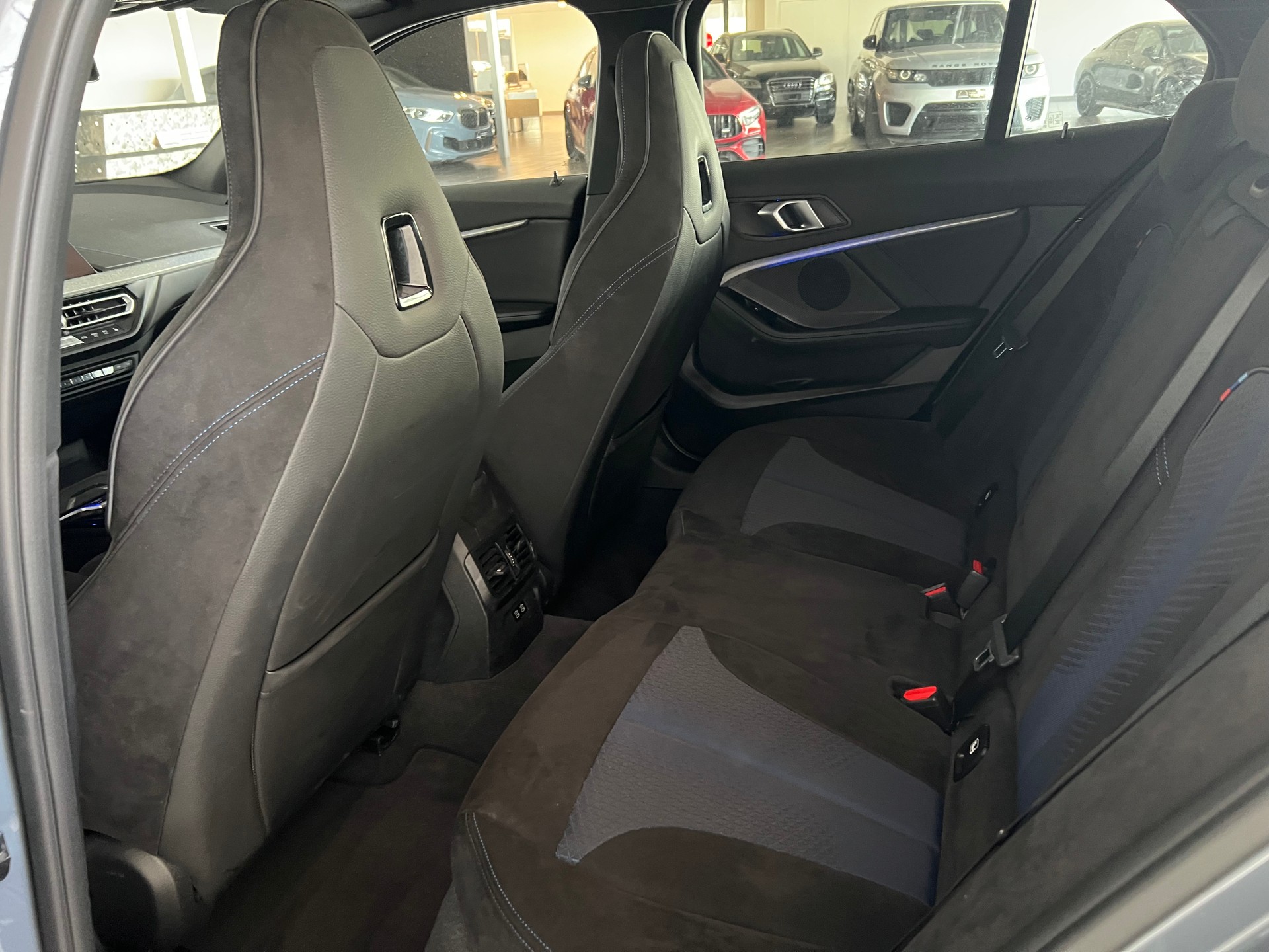 BMW M135i xDrive Steptronic-image-10