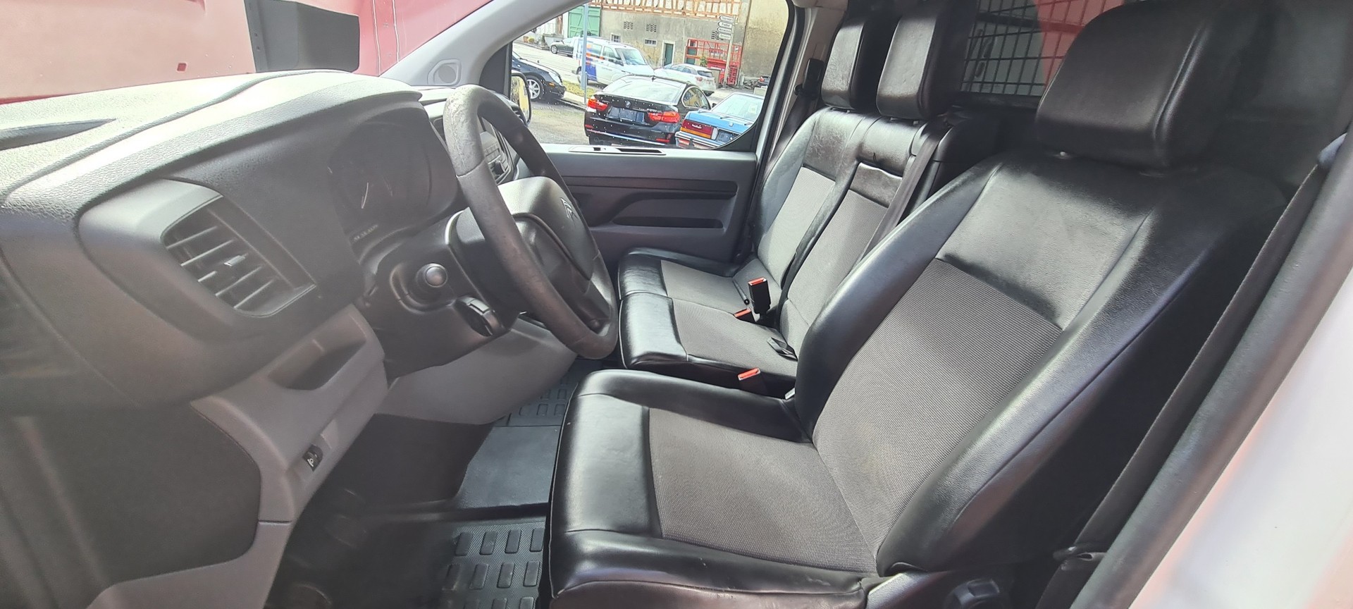 CITROEN Jumpy 1.6 BlueHDi 95 M Attraction-image-17