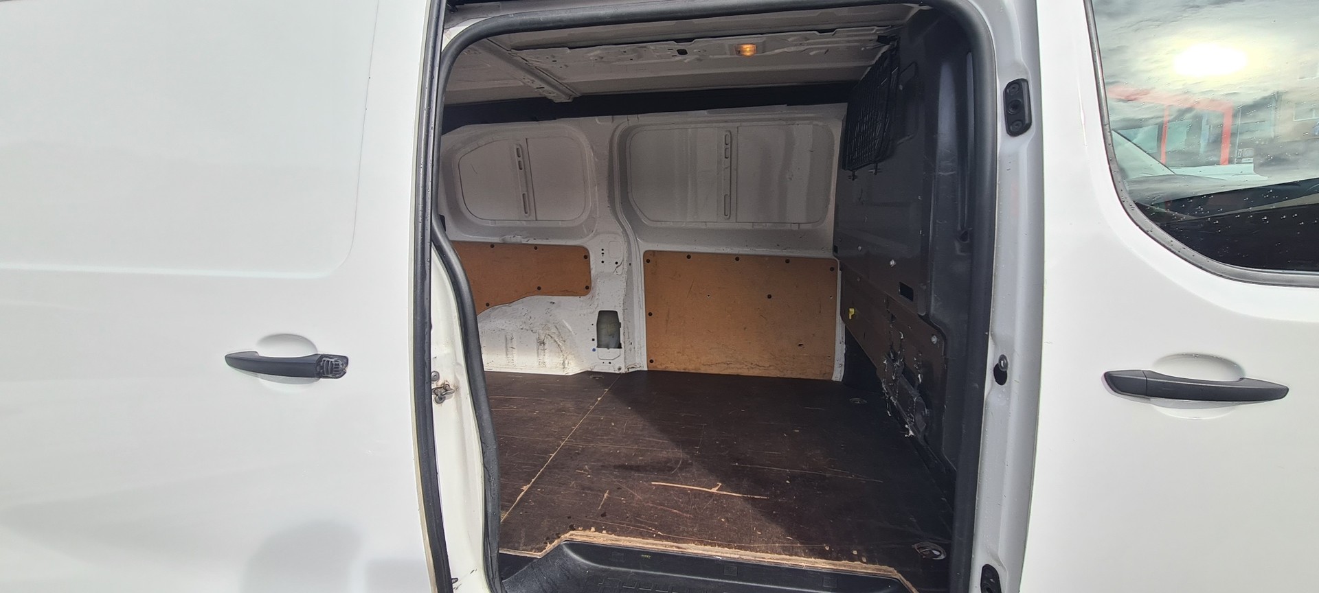 CITROEN Jumpy 1.6 BlueHDi 95 M Attraction-image-9