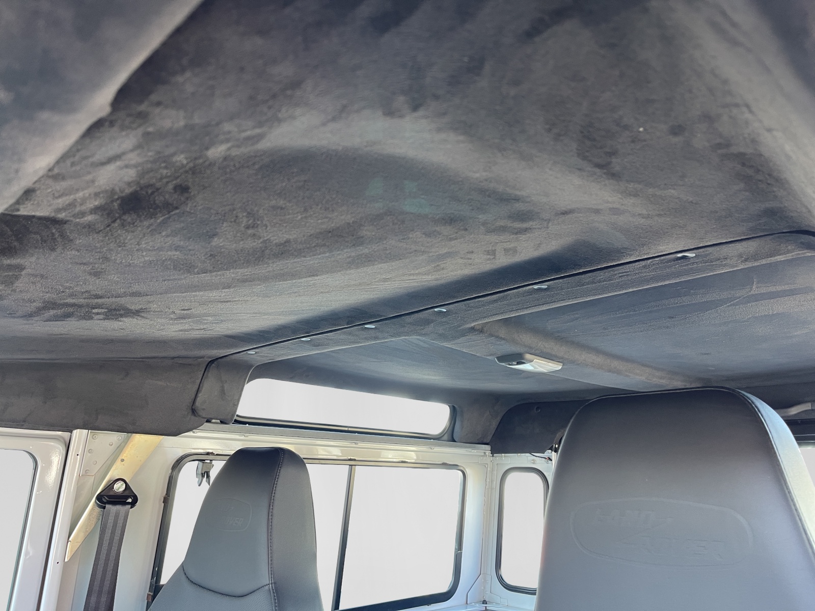 LAND ROVER Defender 90 2.2 TD4 Hardtop Adventure-image-11