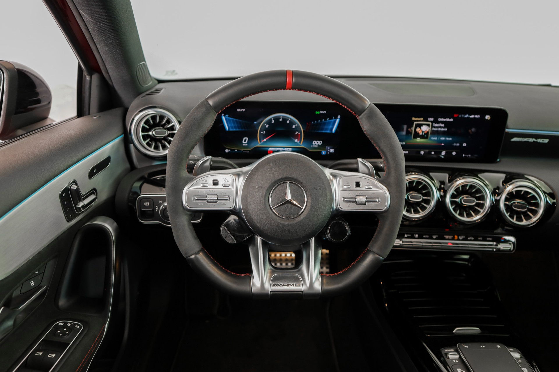 MERCEDES-BENZ A 45 S AMG 4Matic+ Speedshift-image-12
