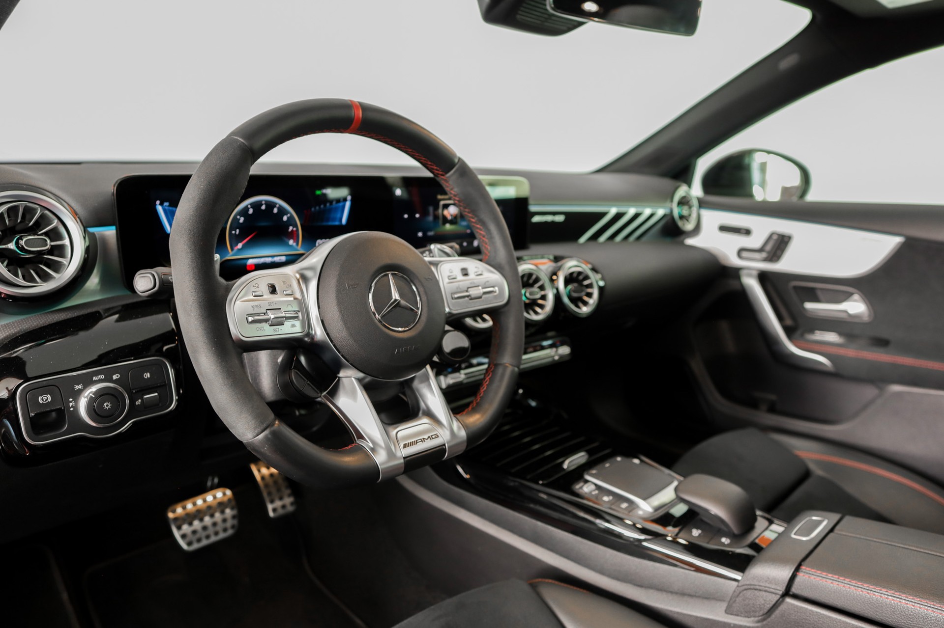 MERCEDES-BENZ A 45 S AMG 4Matic+ Speedshift-image-10