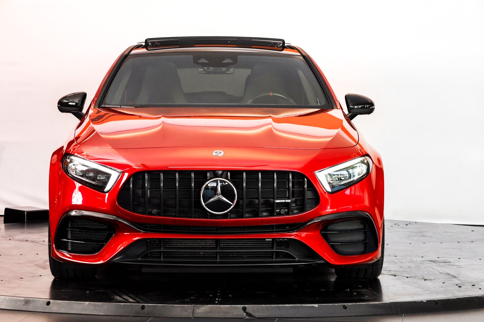 MERCEDES-BENZ A 45 S AMG 4Matic+ Speedshift-showroom-element-1