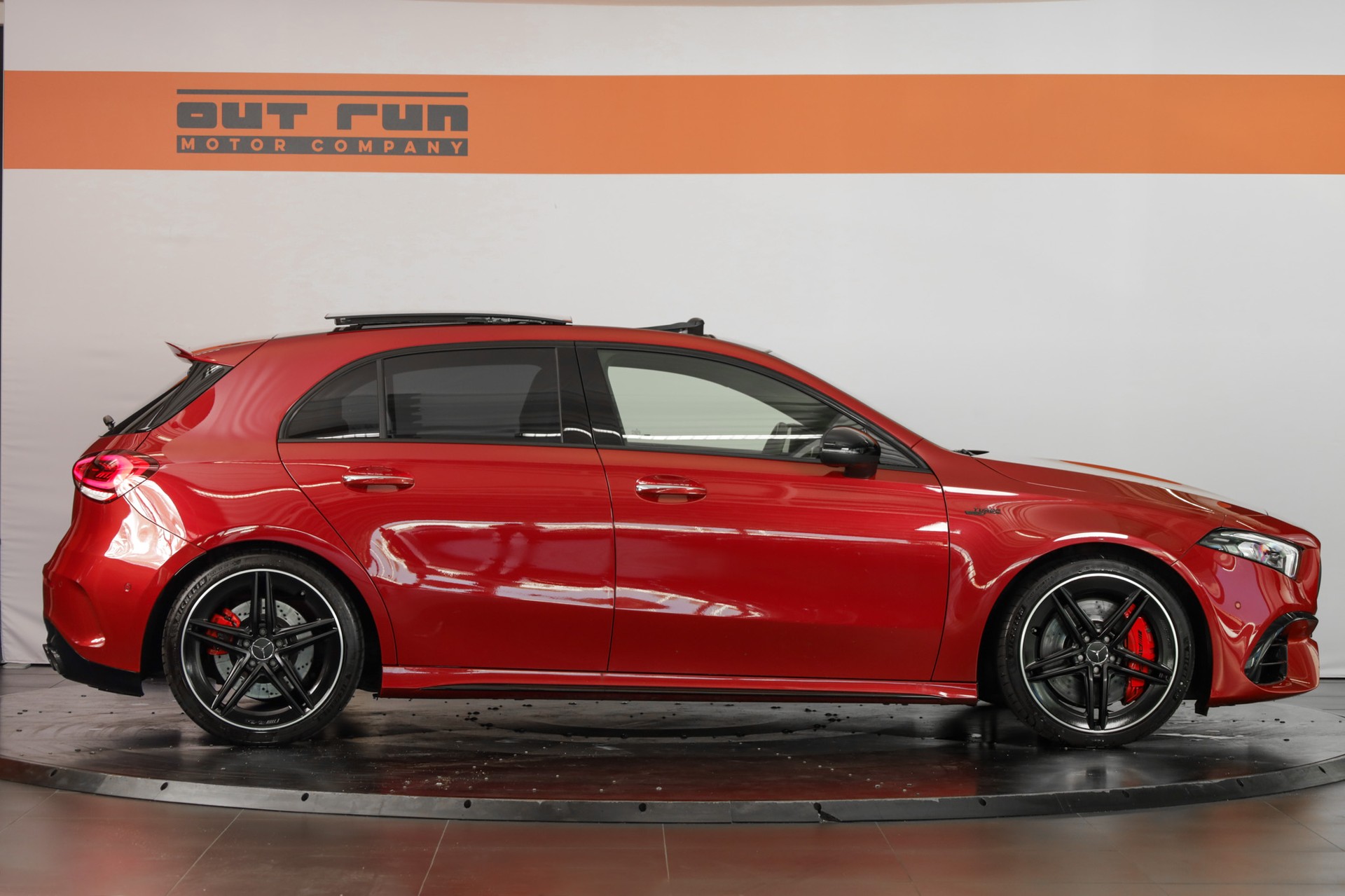 MERCEDES-BENZ A 45 S AMG 4Matic+ Speedshift-showroom-element-3