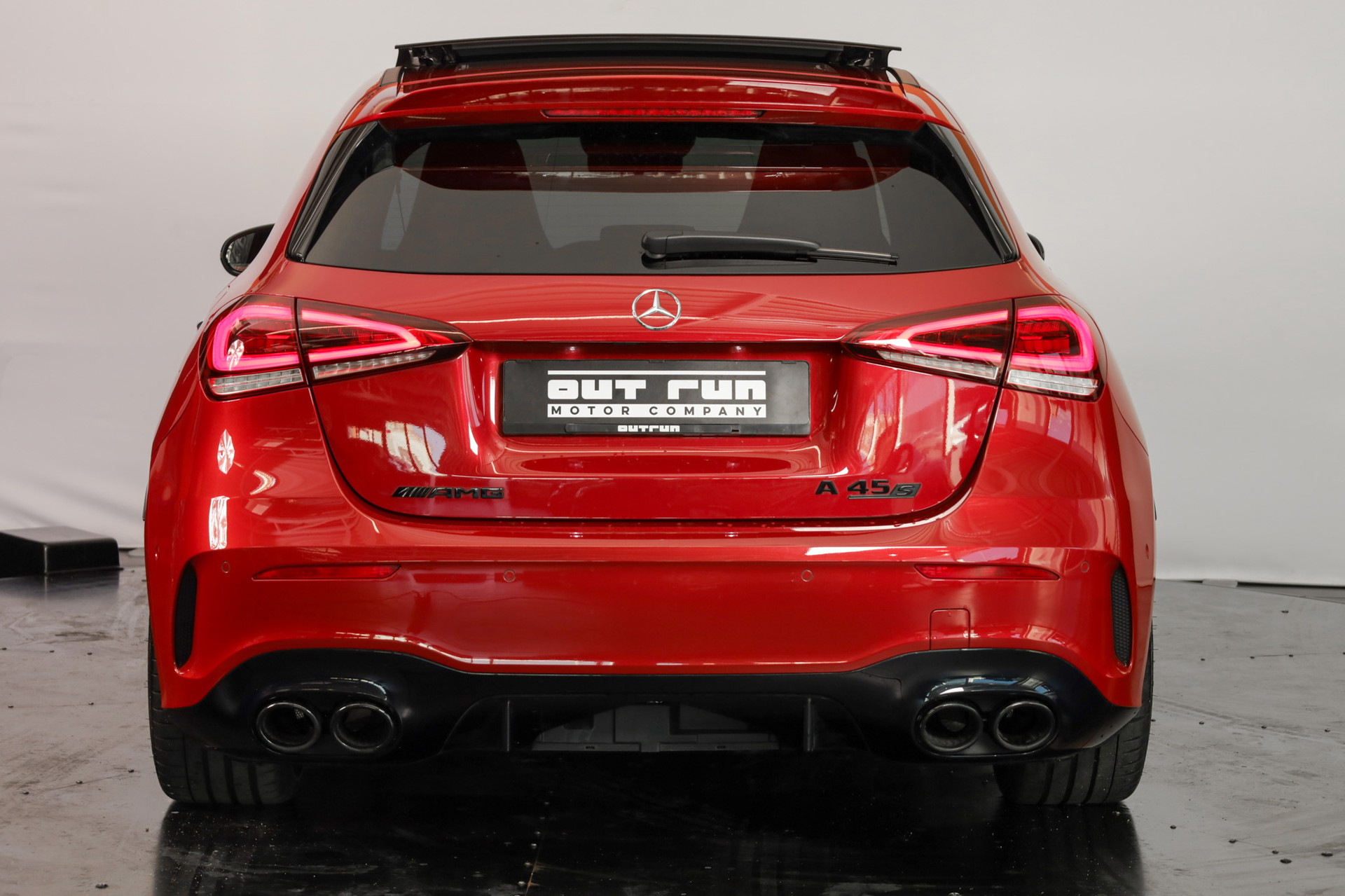 MERCEDES-BENZ A 45 S AMG 4Matic+ Speedshift-showroom-element-2