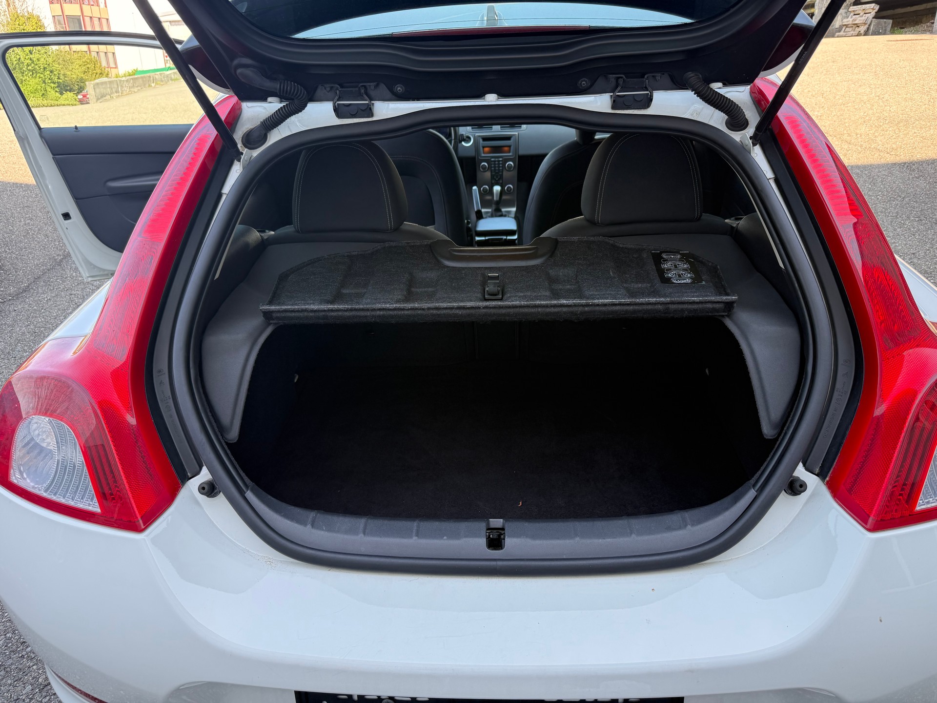 VOLVO C30 D3 R-Design Geartronic-image-10