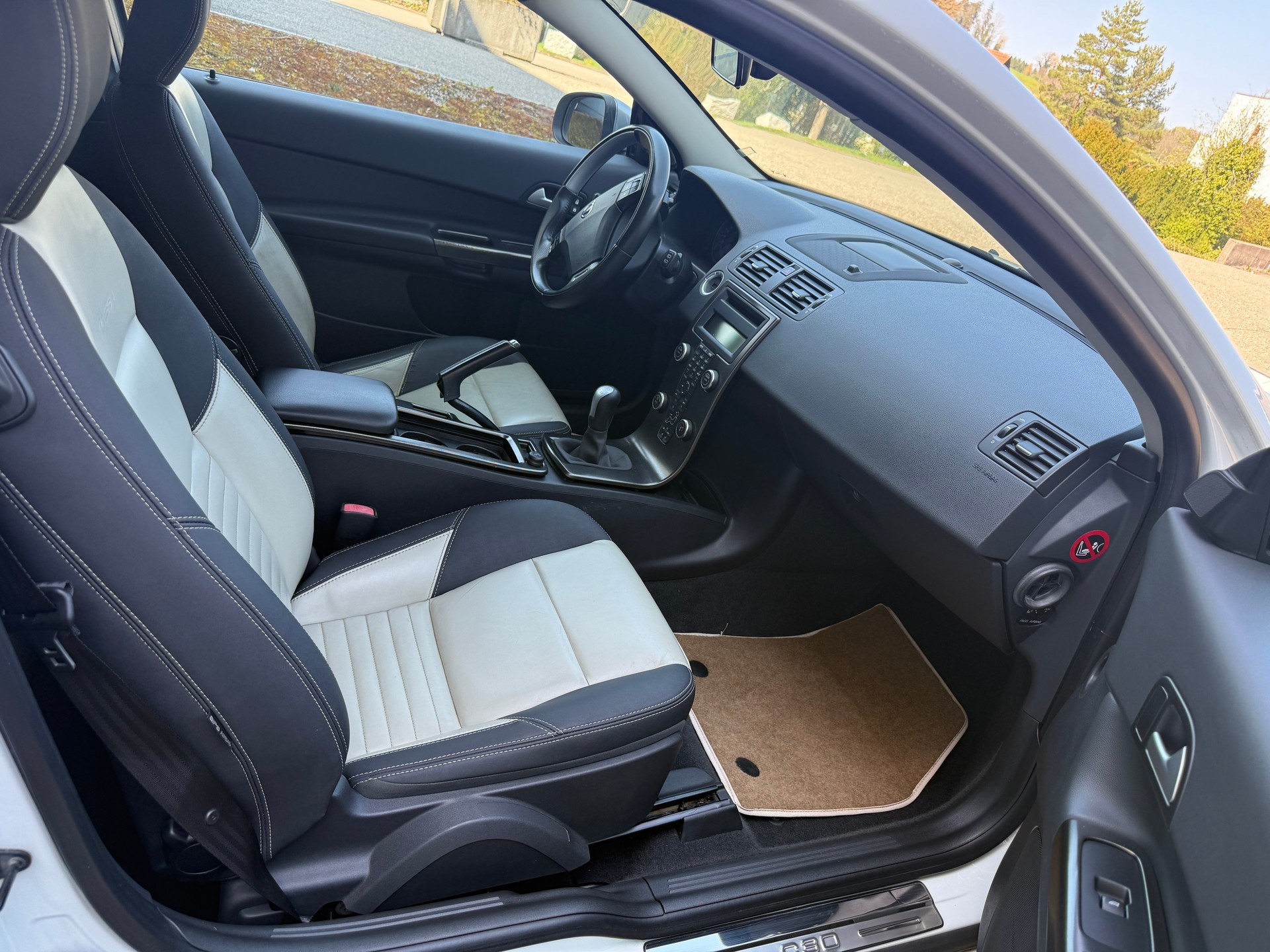 VOLVO C30 D3 R-Design Geartronic-image-8