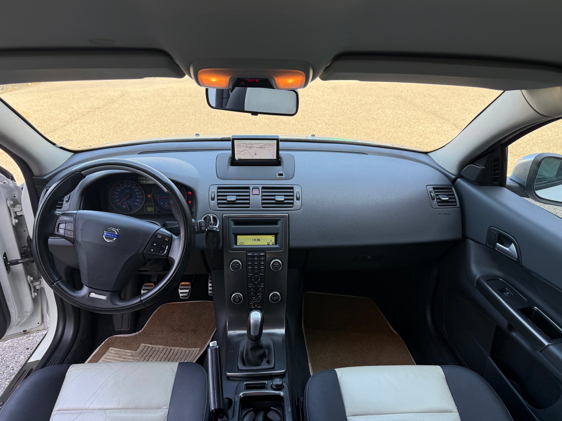 VOLVO C30 D3 R-Design Geartronic-image-11