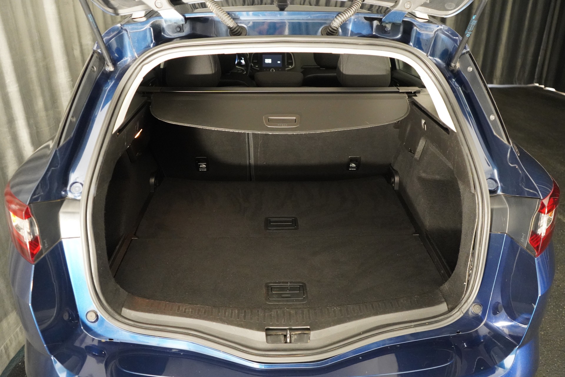 RENAULT Mégane Grandtour 1.2 16V Turbo Bose-image-9
