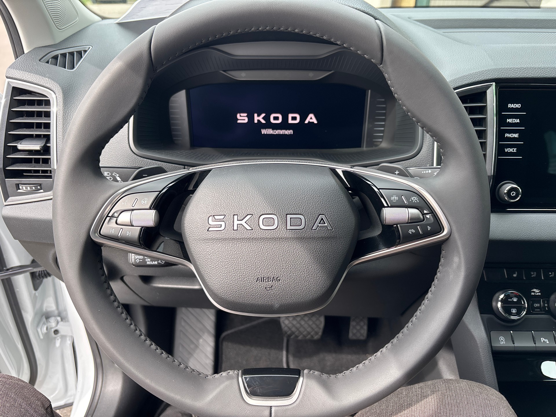 SKODA Karoq 2.0 TDI CR Selection 4x4 DSG-image-11