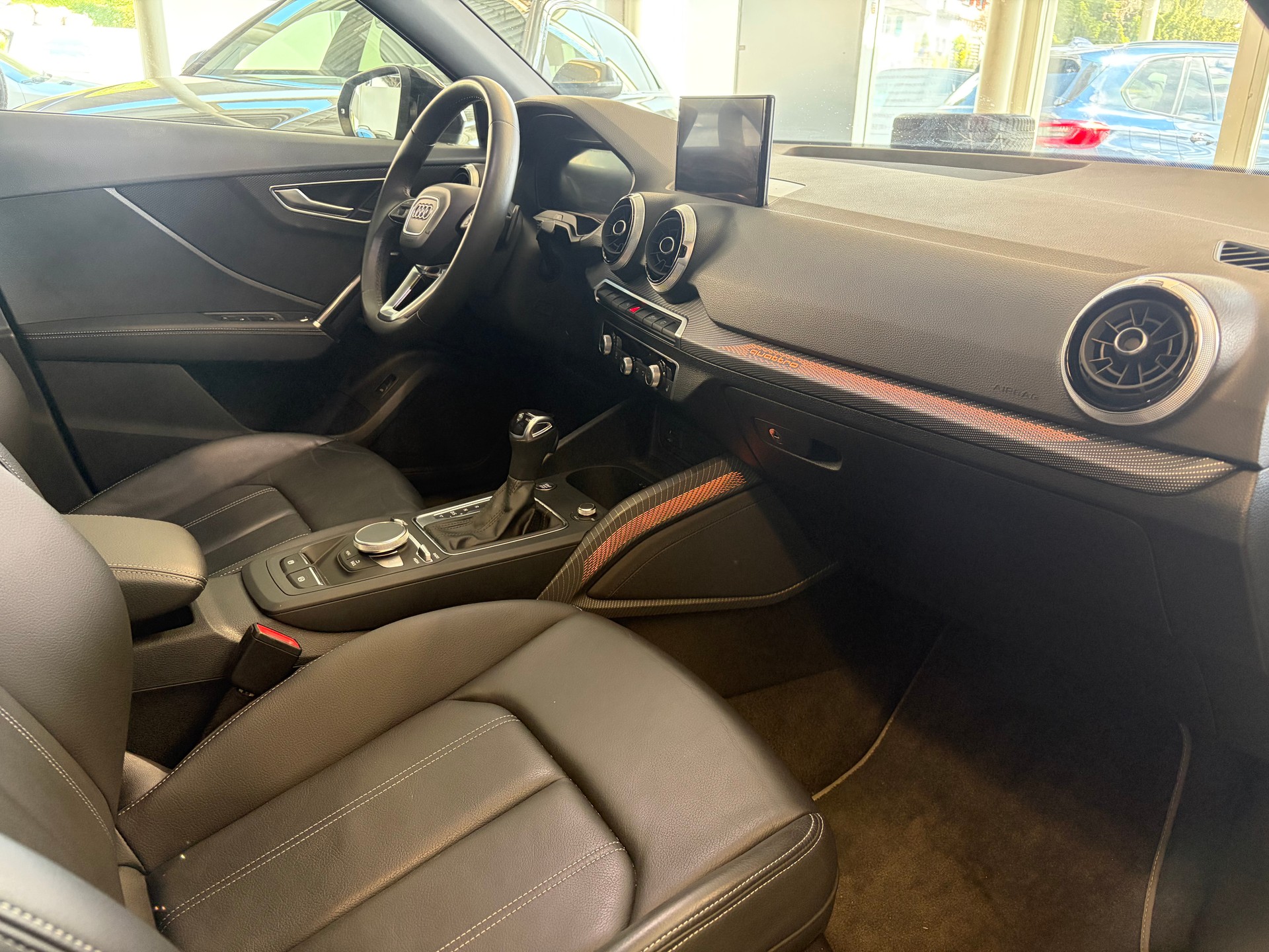 AUDI Q2 40 TFSI S line quattro "EDITION ONE" | CH | APPLE GREEN | Panorama | Assistenz |-image-28