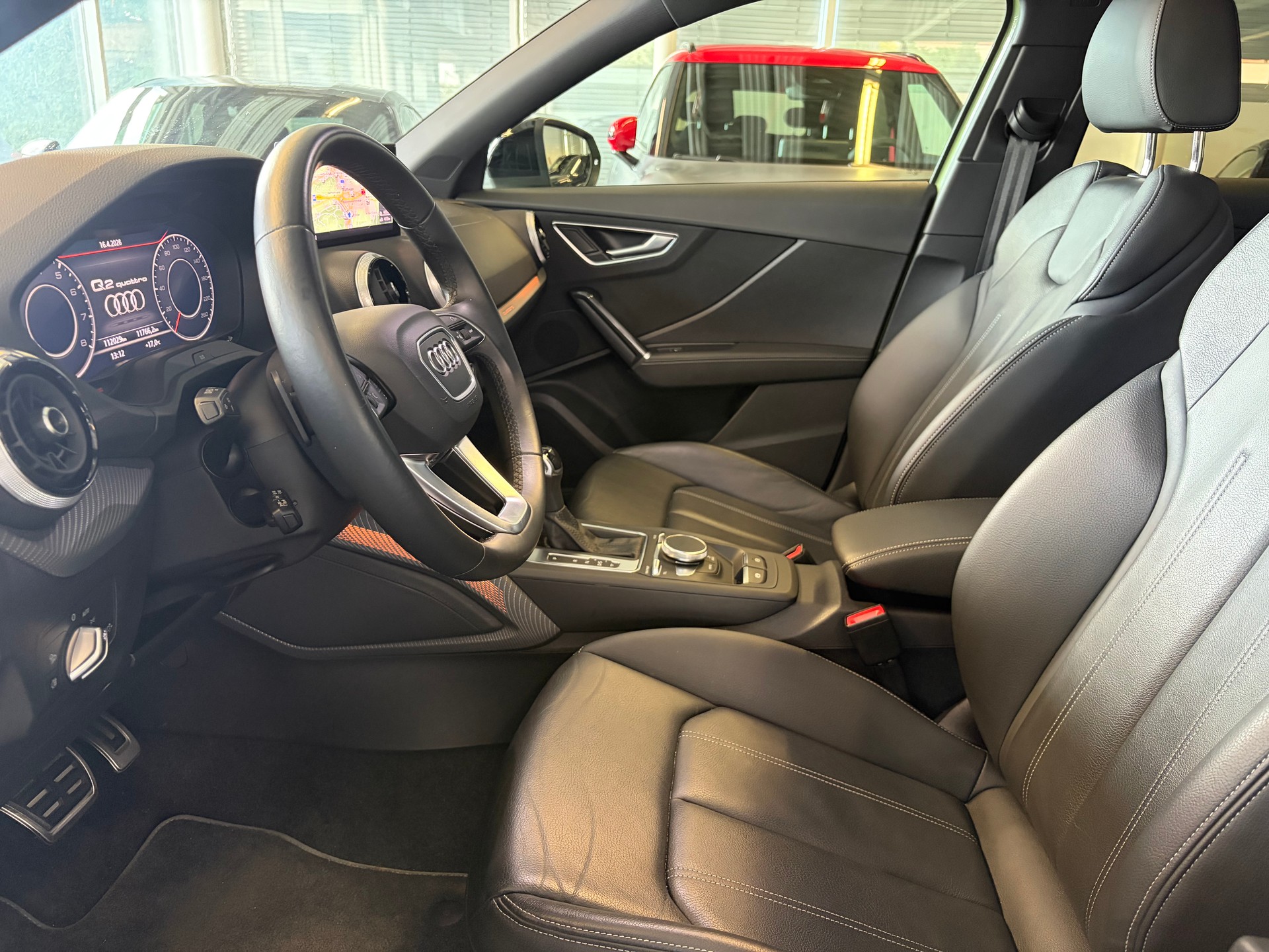 AUDI Q2 40 TFSI S line quattro "EDITION ONE" | CH | APPLE GREEN | Panorama | Assistenz |-image-11