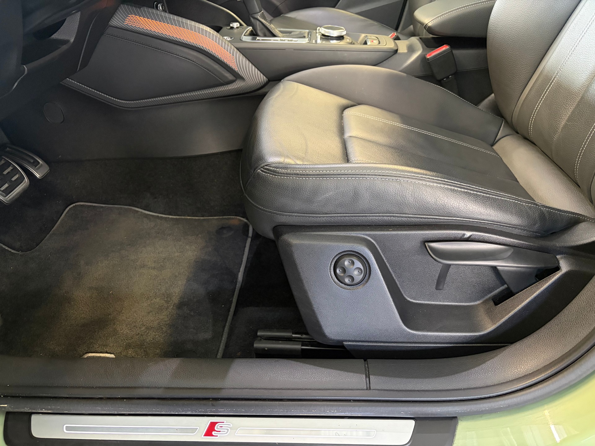 AUDI Q2 40 TFSI S line quattro "EDITION ONE" | CH | APPLE GREEN | Panorama | Assistenz |-image-20