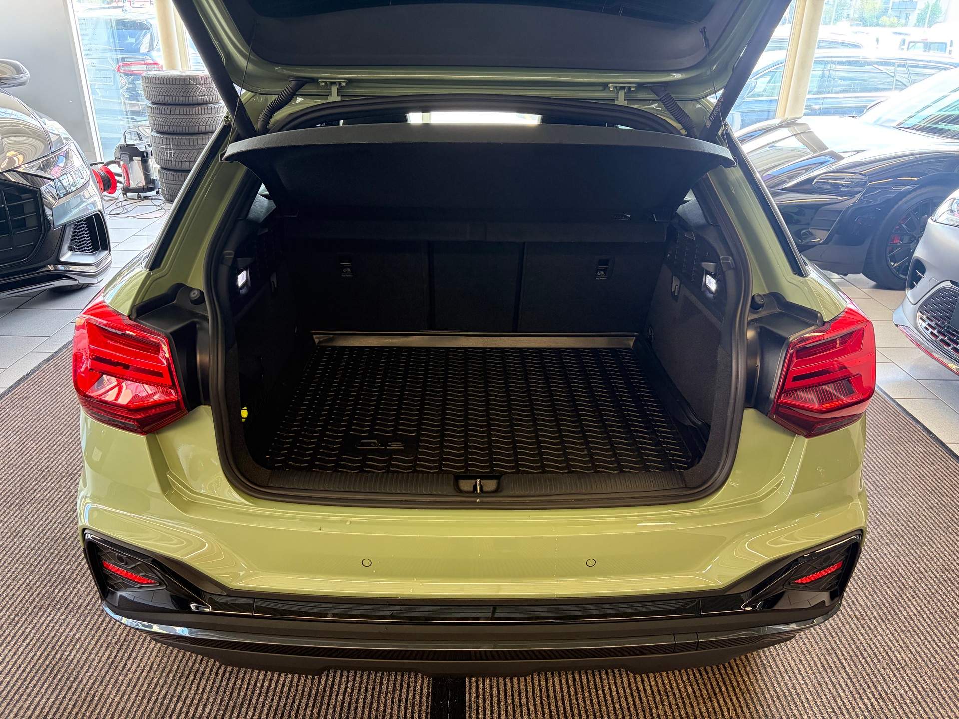 AUDI Q2 40 TFSI S line quattro "EDITION ONE" | CH | APPLE GREEN | Panorama | Assistenz |-image-23