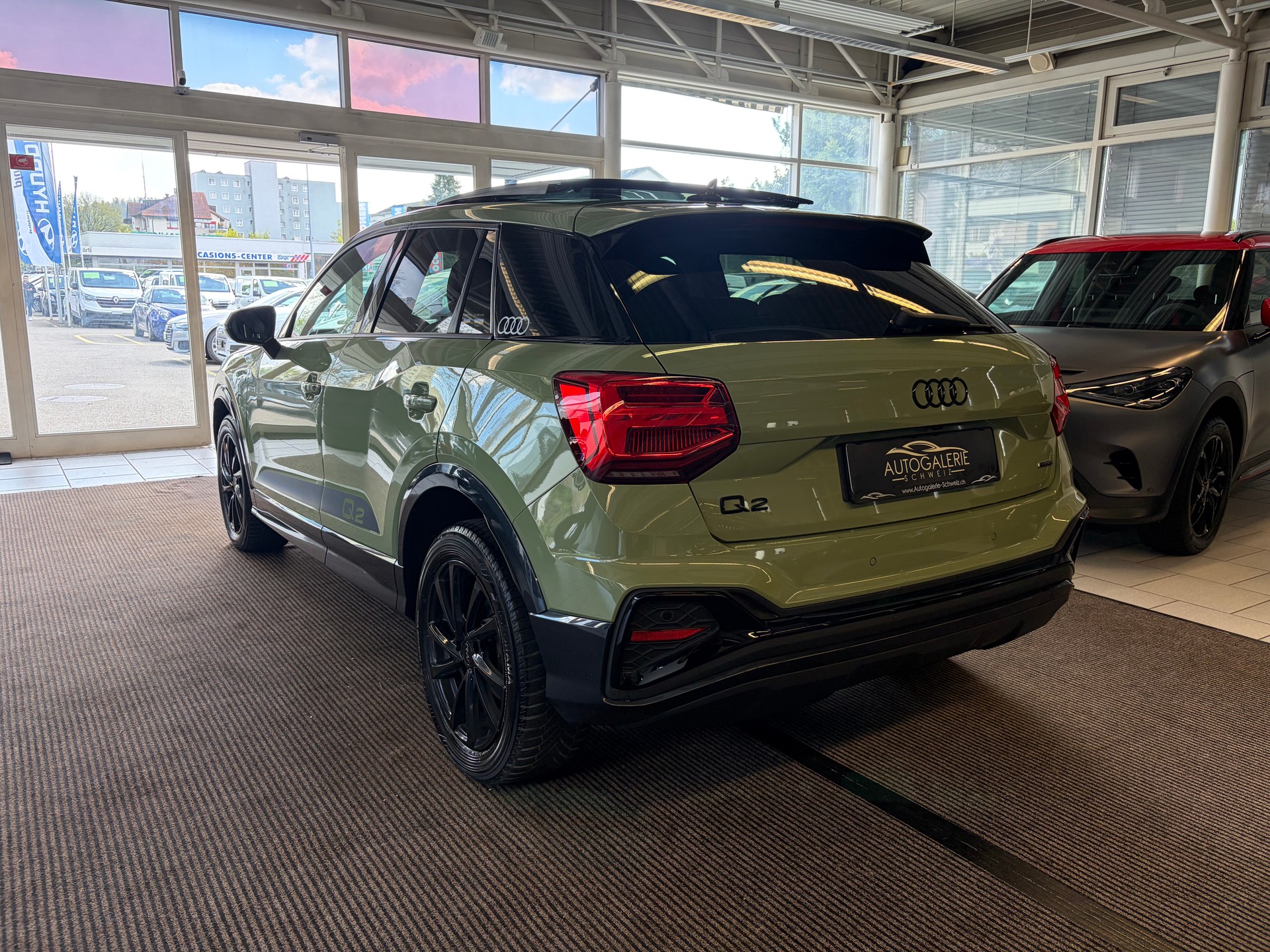 AUDI Q2 40 TFSI S line quattro "EDITION ONE" | CH | APPLE GREEN | Panorama | Assistenz |-image-10