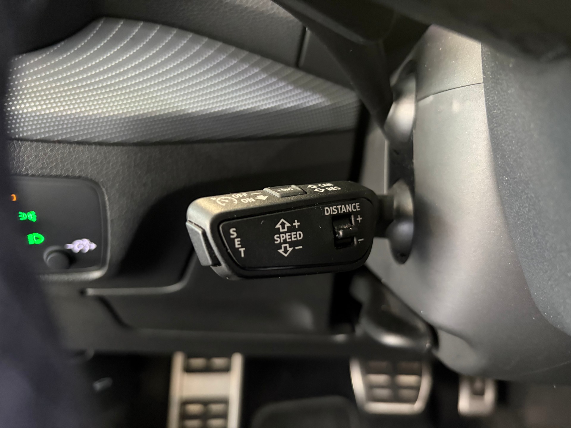 AUDI Q2 40 TFSI S line quattro "EDITION ONE" | CH | APPLE GREEN | Panorama | Assistenz |-image-19