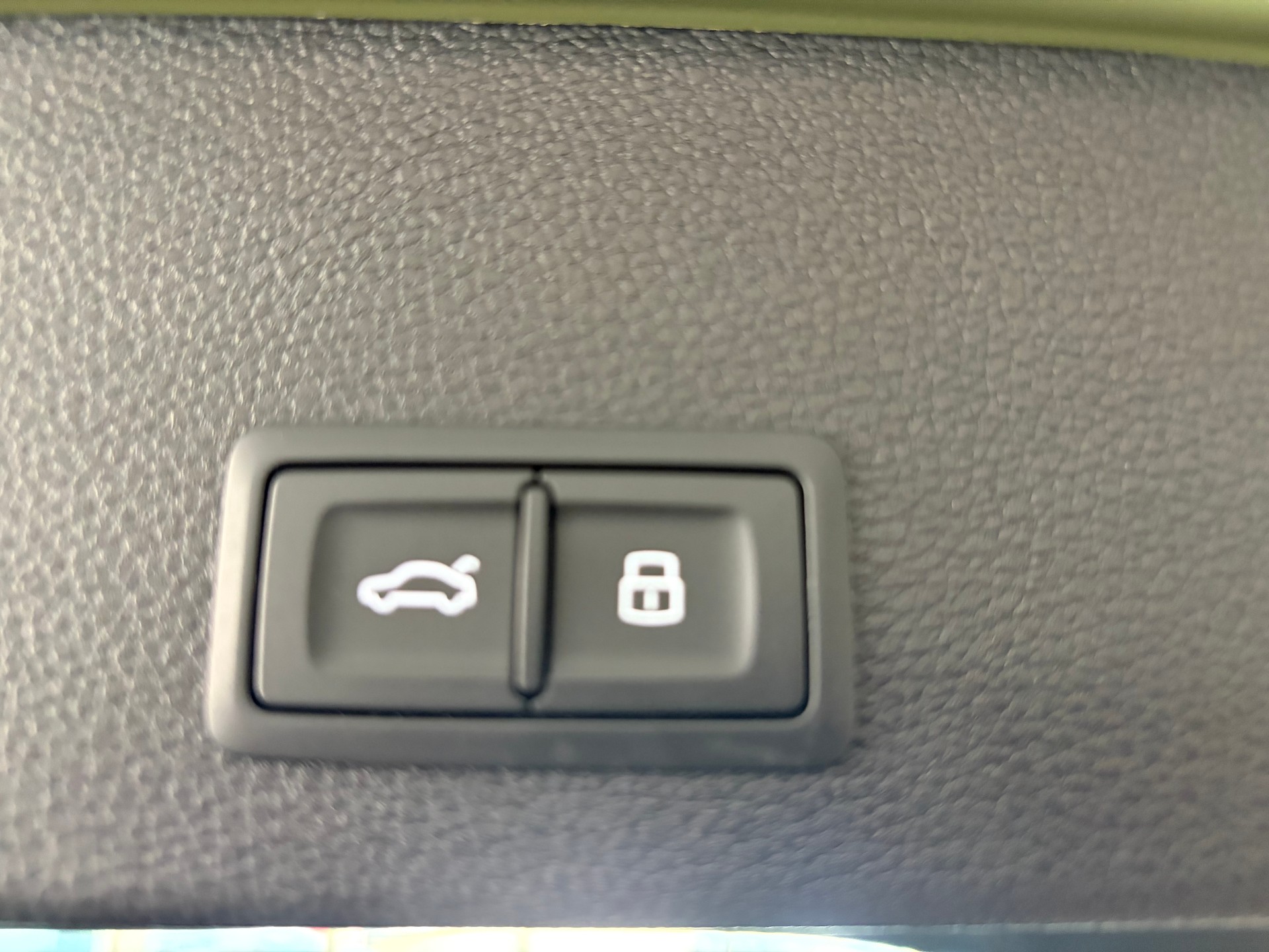 AUDI Q2 40 TFSI S line quattro "EDITION ONE" | CH | APPLE GREEN | Panorama | Assistenz |-image-24