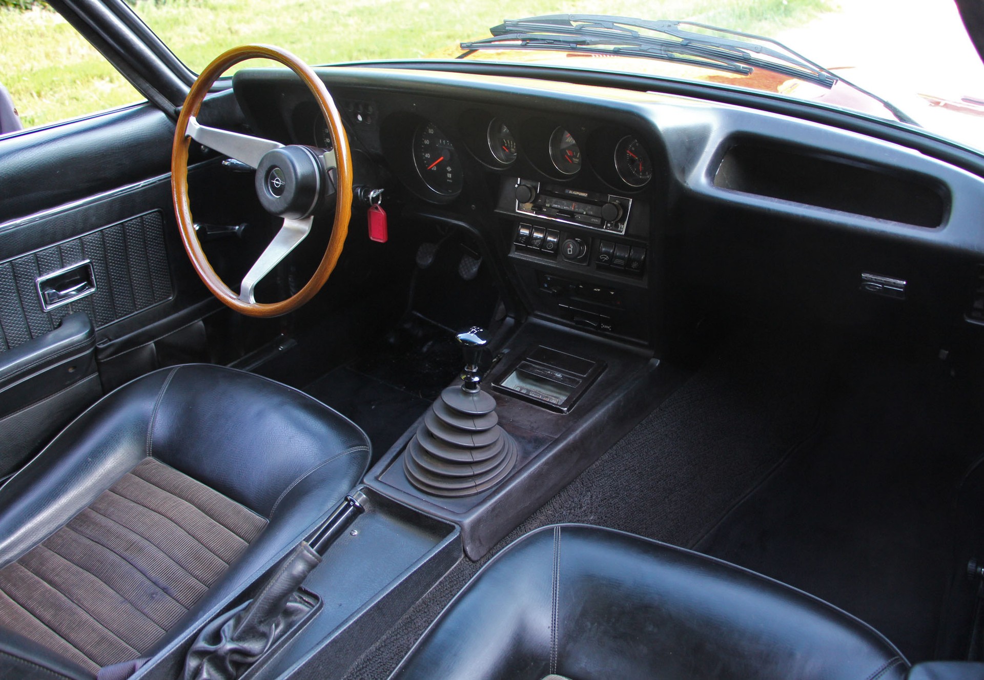 OPEL GT 1900-image-8